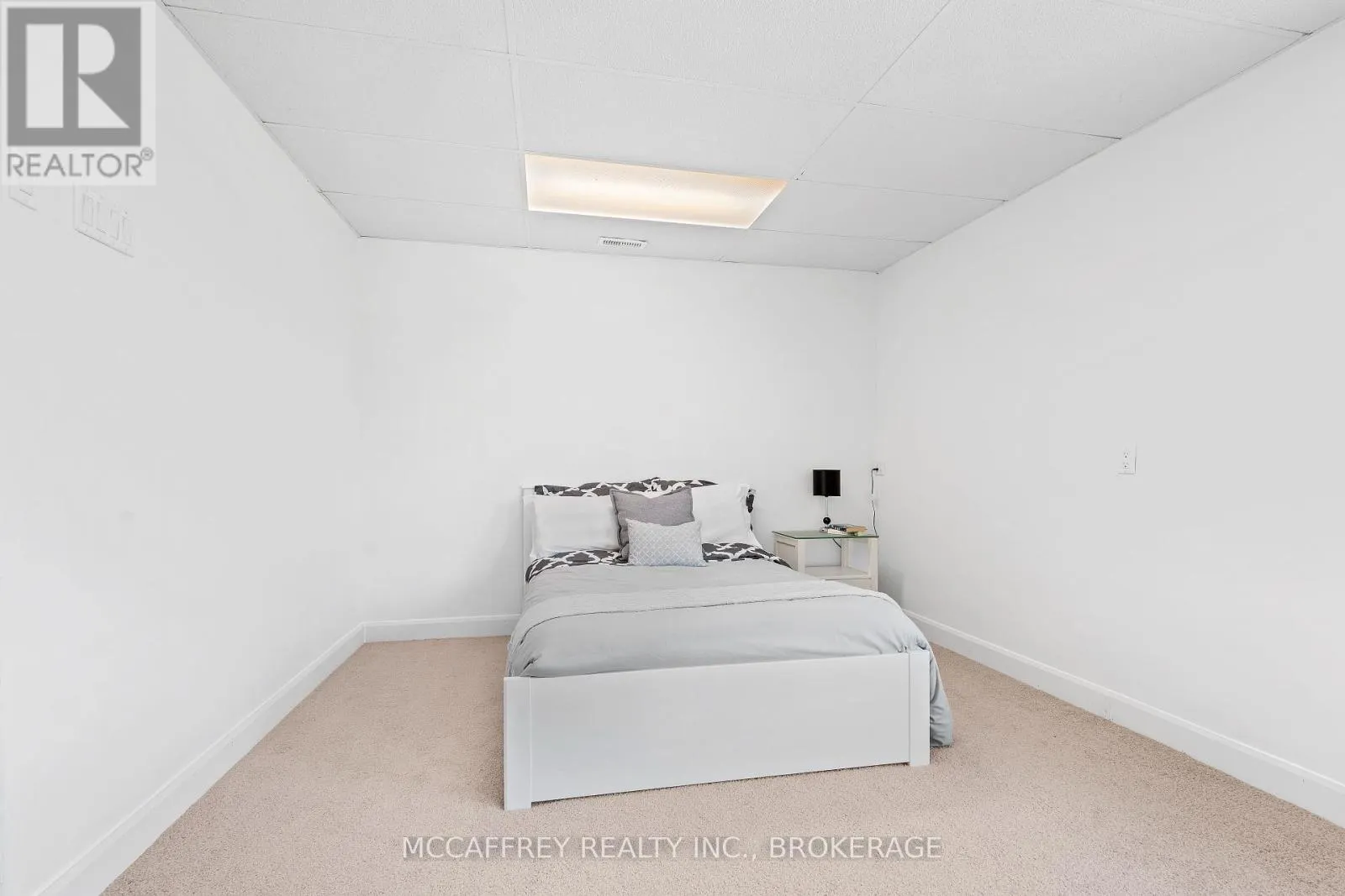137 THOMAS STREET W