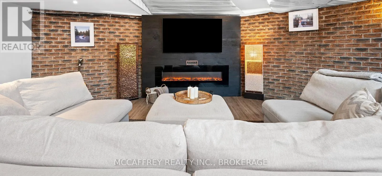 137 THOMAS STREET W