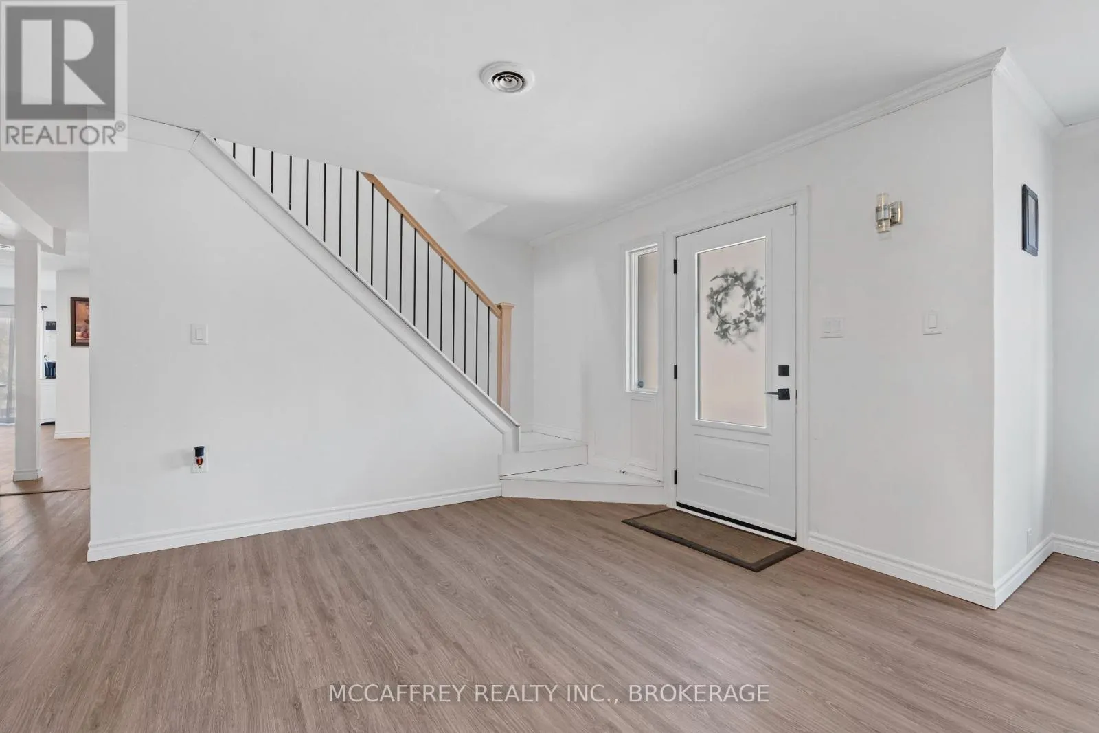 137 THOMAS STREET W