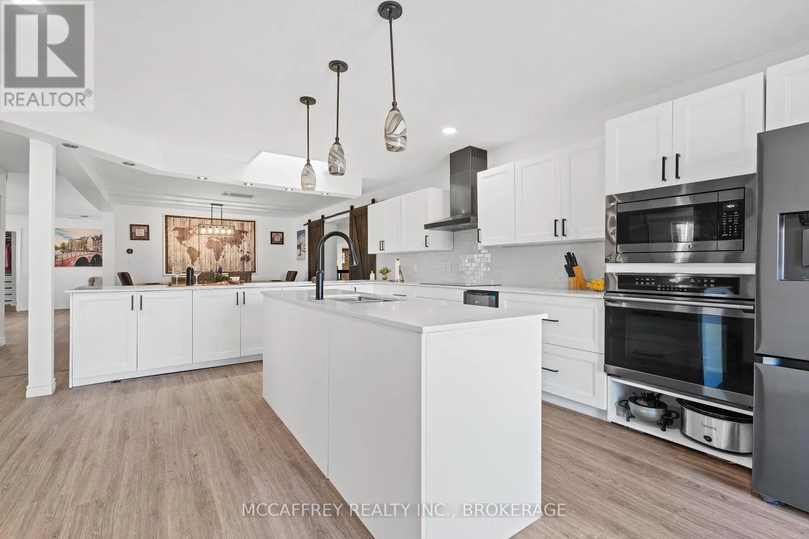 137 THOMAS STREET W