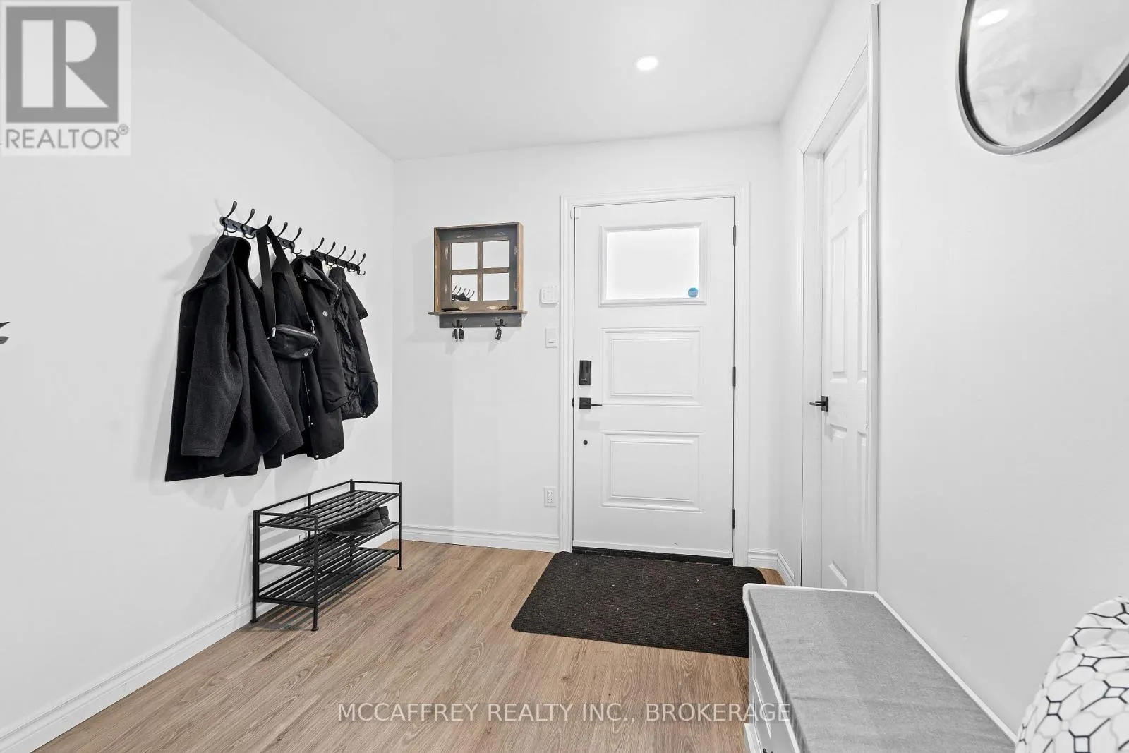 137 THOMAS STREET W