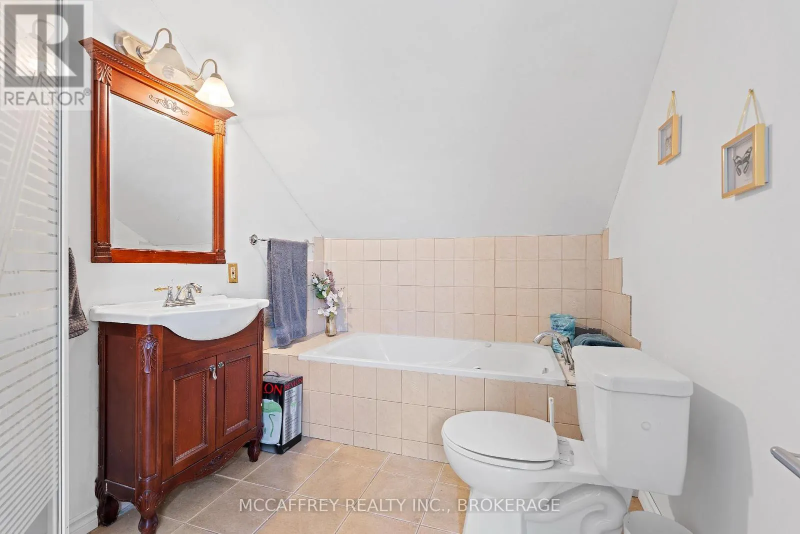 137 THOMAS STREET W