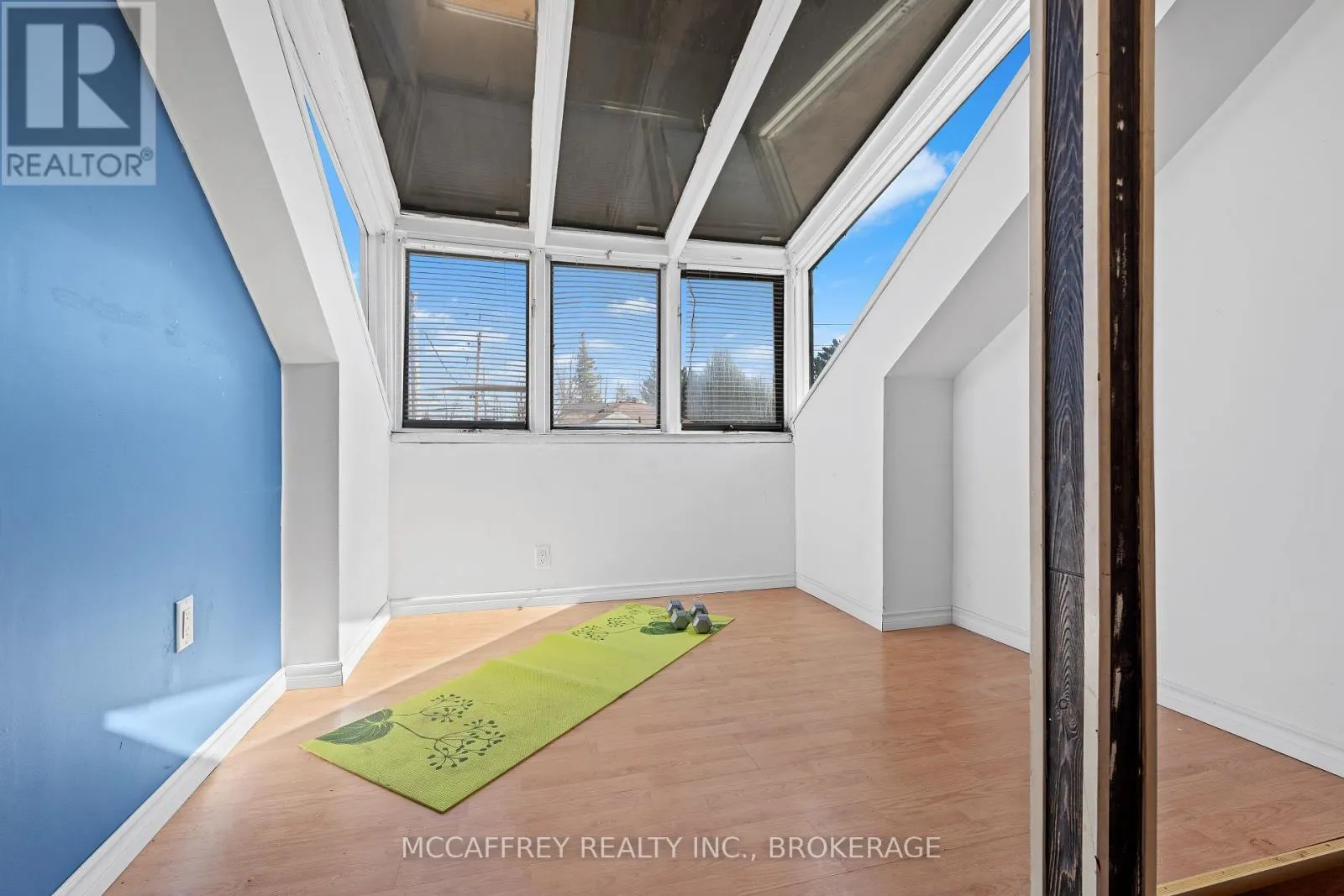 137 THOMAS STREET W