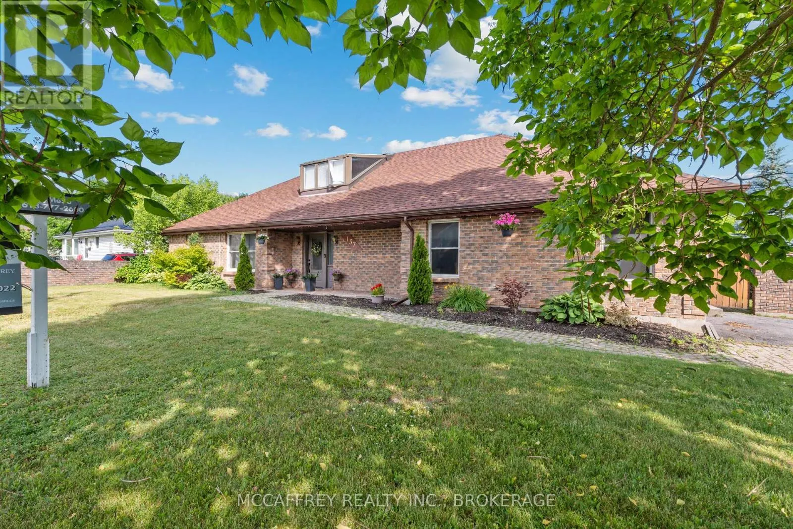 137 THOMAS STREET W