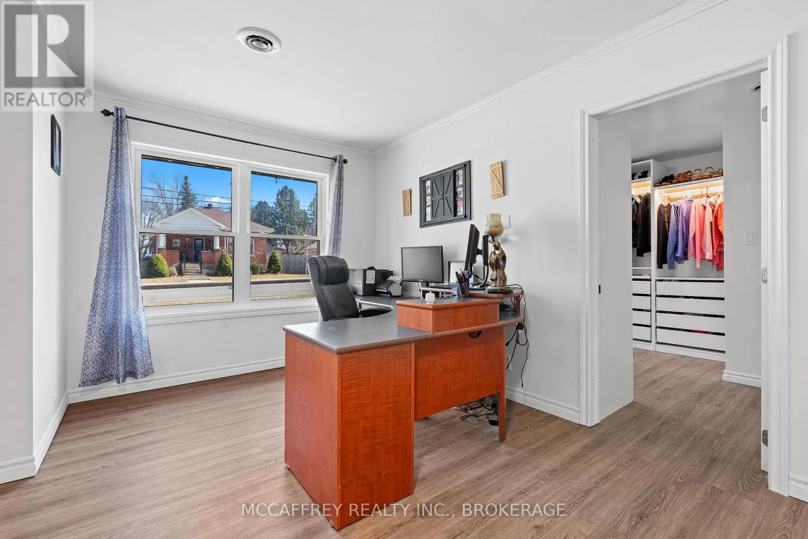 137 THOMAS STREET W