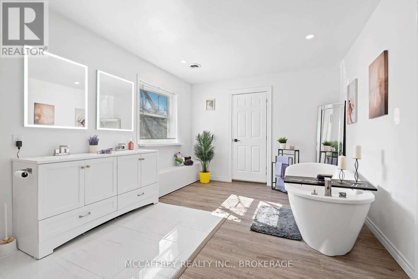 137 THOMAS STREET W