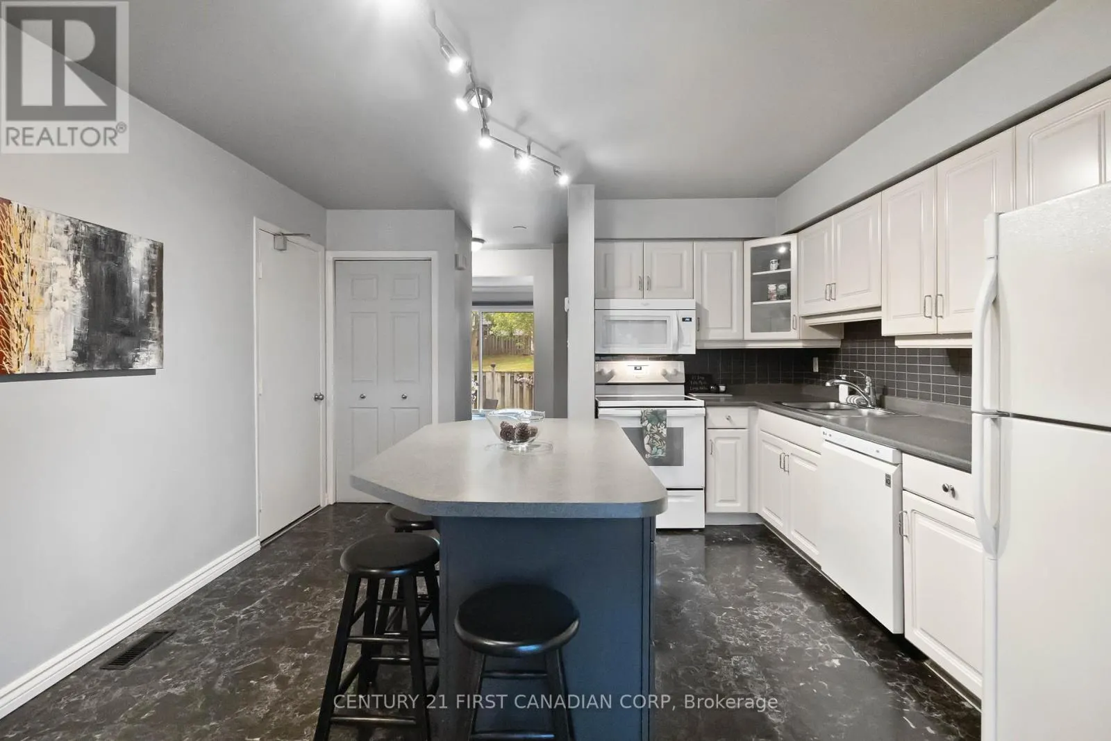 85 - 120 CENTRE STREET, #85