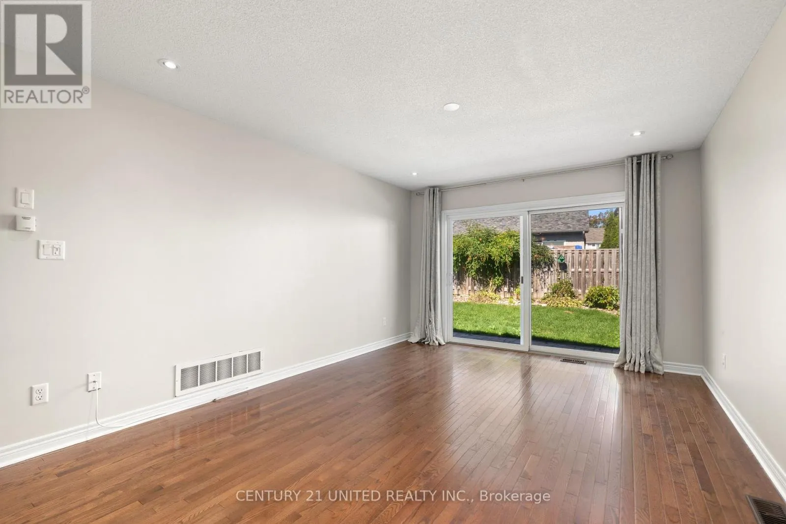 63 FALLINGBROOK CRESCENT