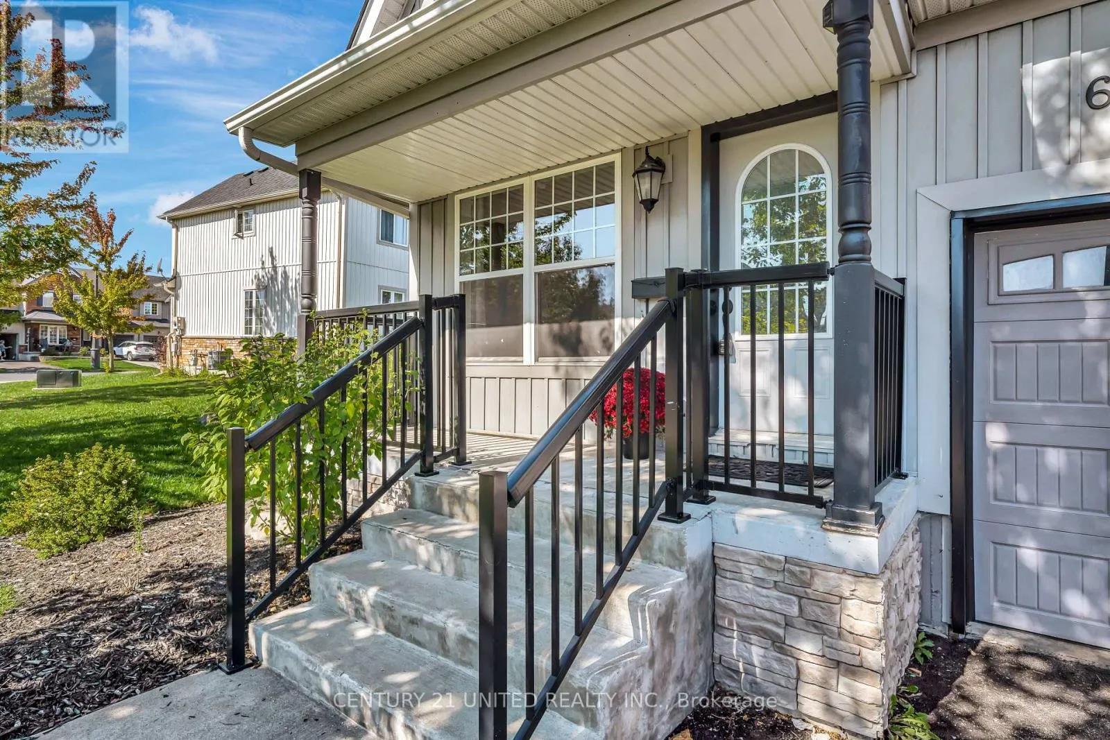63 FALLINGBROOK CRESCENT