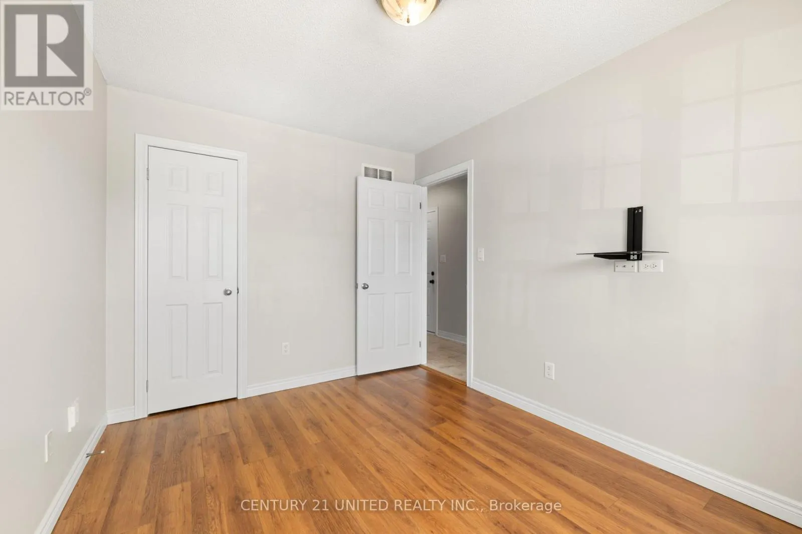 63 FALLINGBROOK CRESCENT