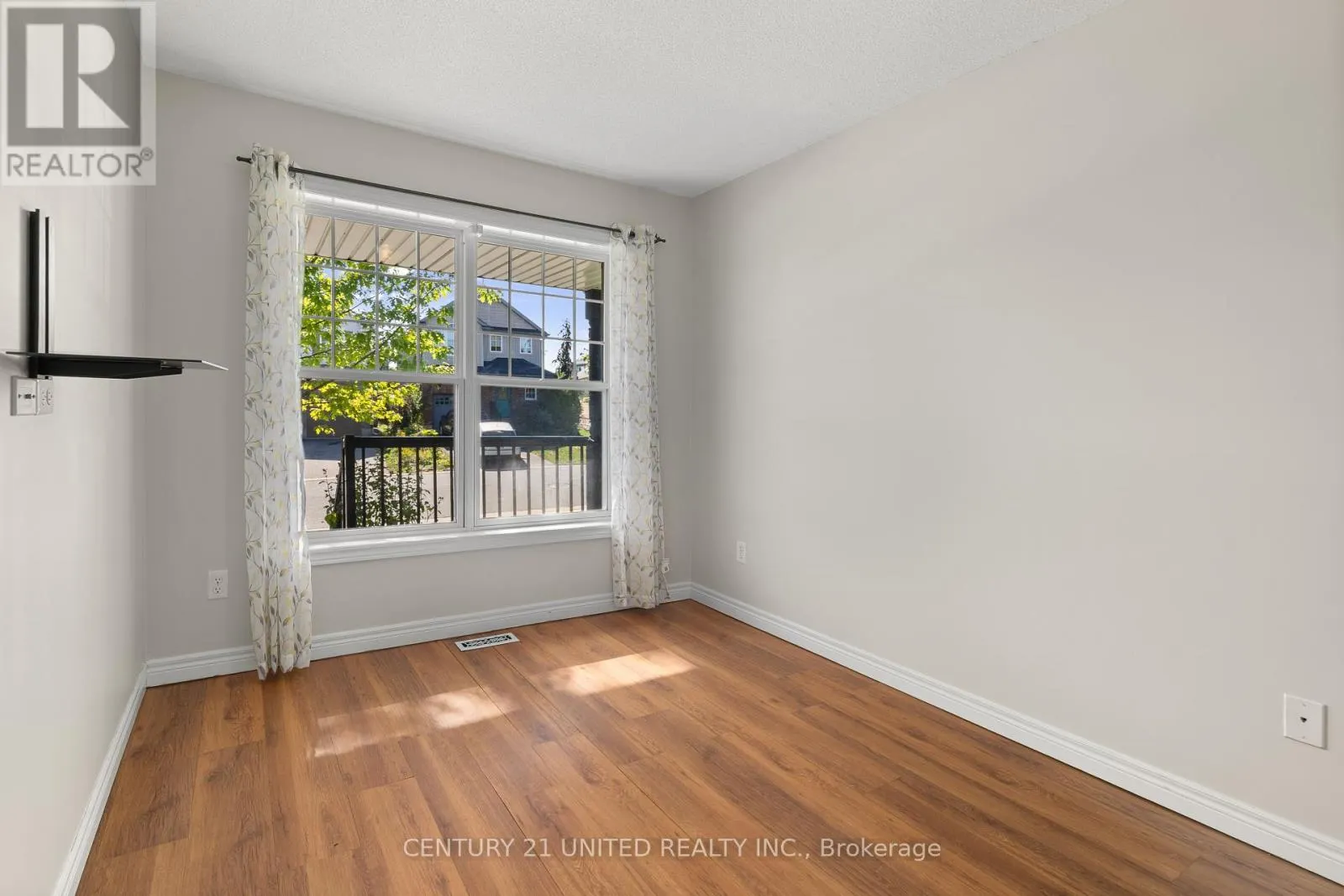 63 FALLINGBROOK CRESCENT