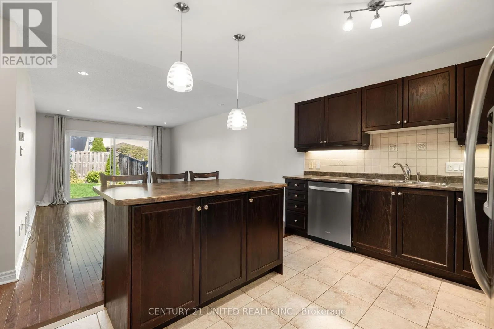 63 FALLINGBROOK CRESCENT