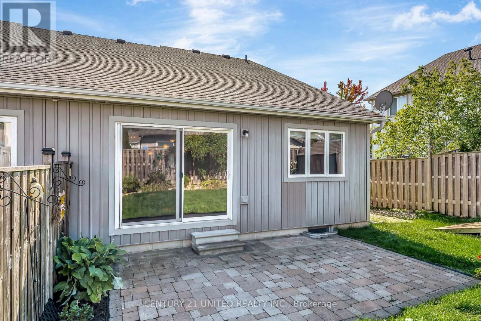 63 FALLINGBROOK CRESCENT