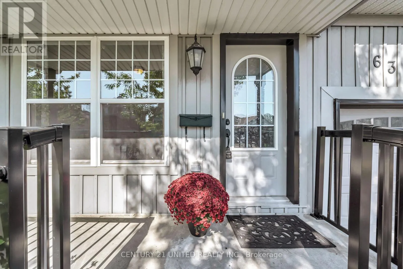 63 FALLINGBROOK CRESCENT