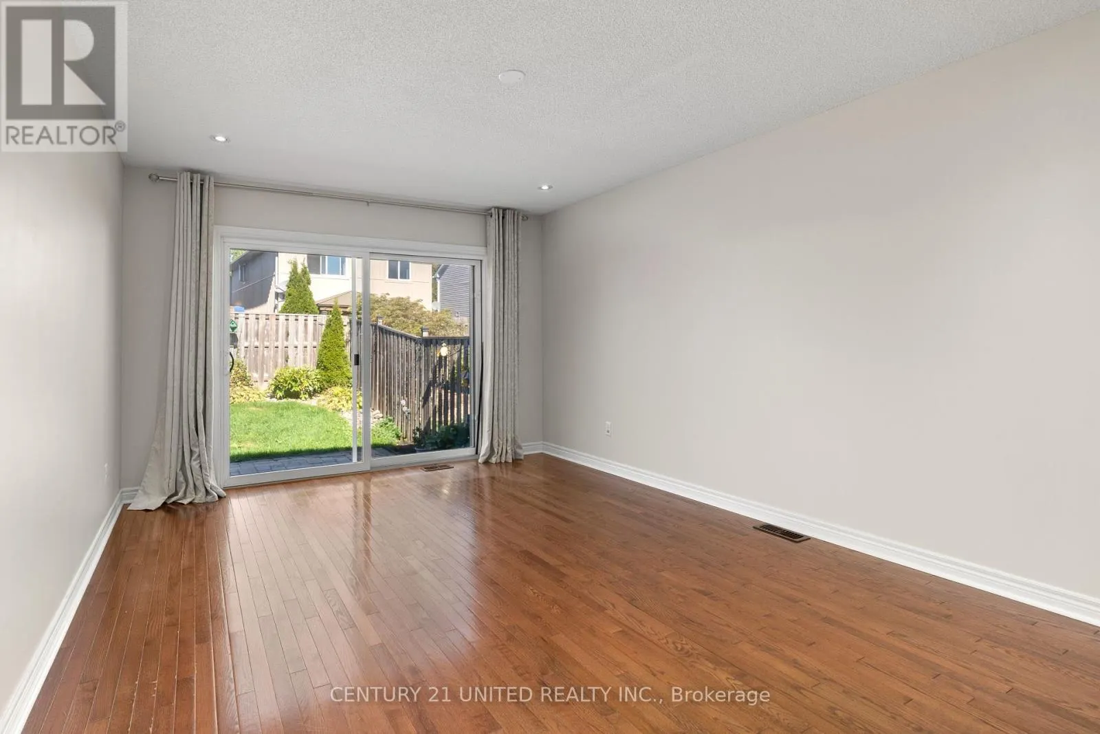 63 FALLINGBROOK CRESCENT