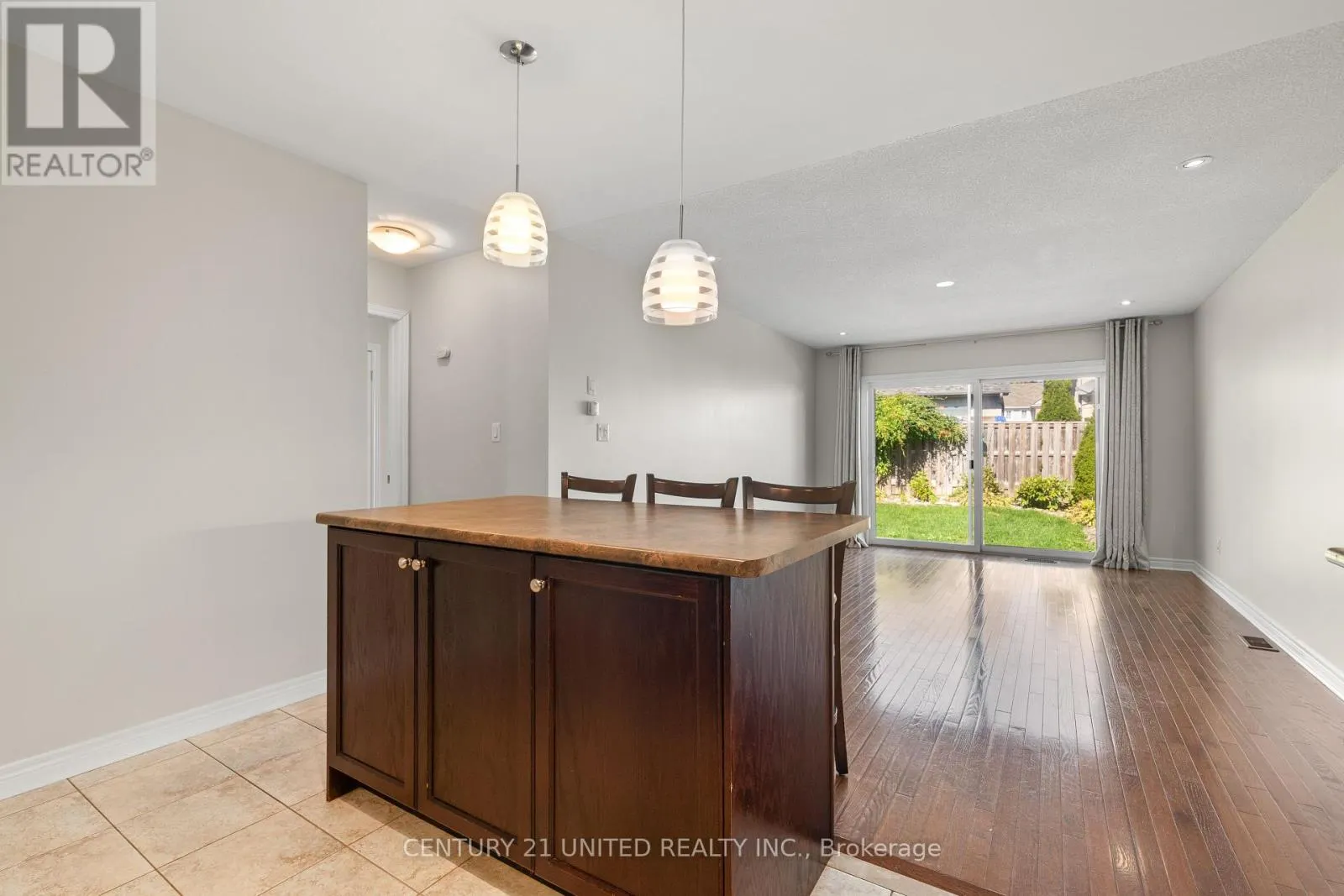 63 FALLINGBROOK CRESCENT