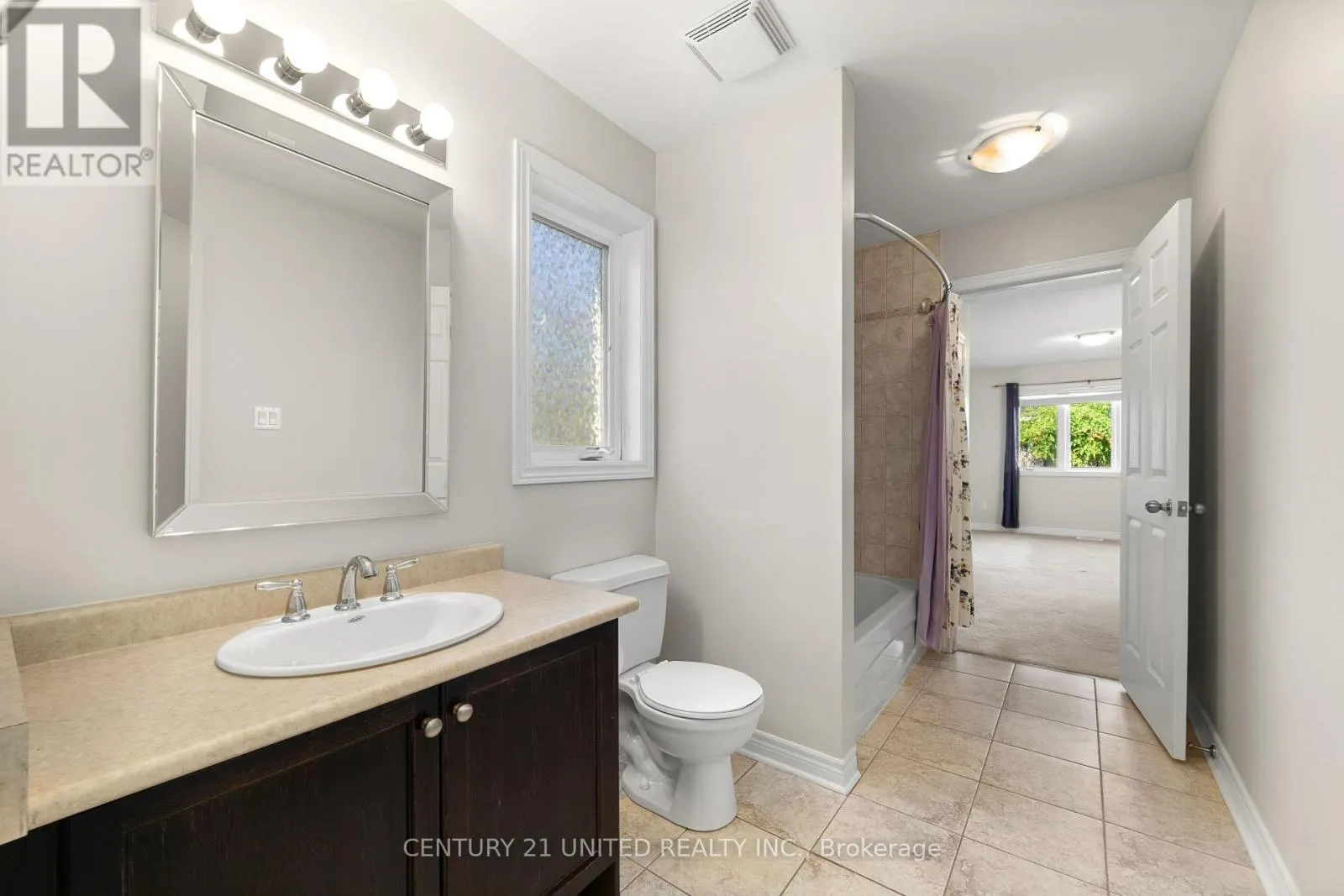 63 FALLINGBROOK CRESCENT
