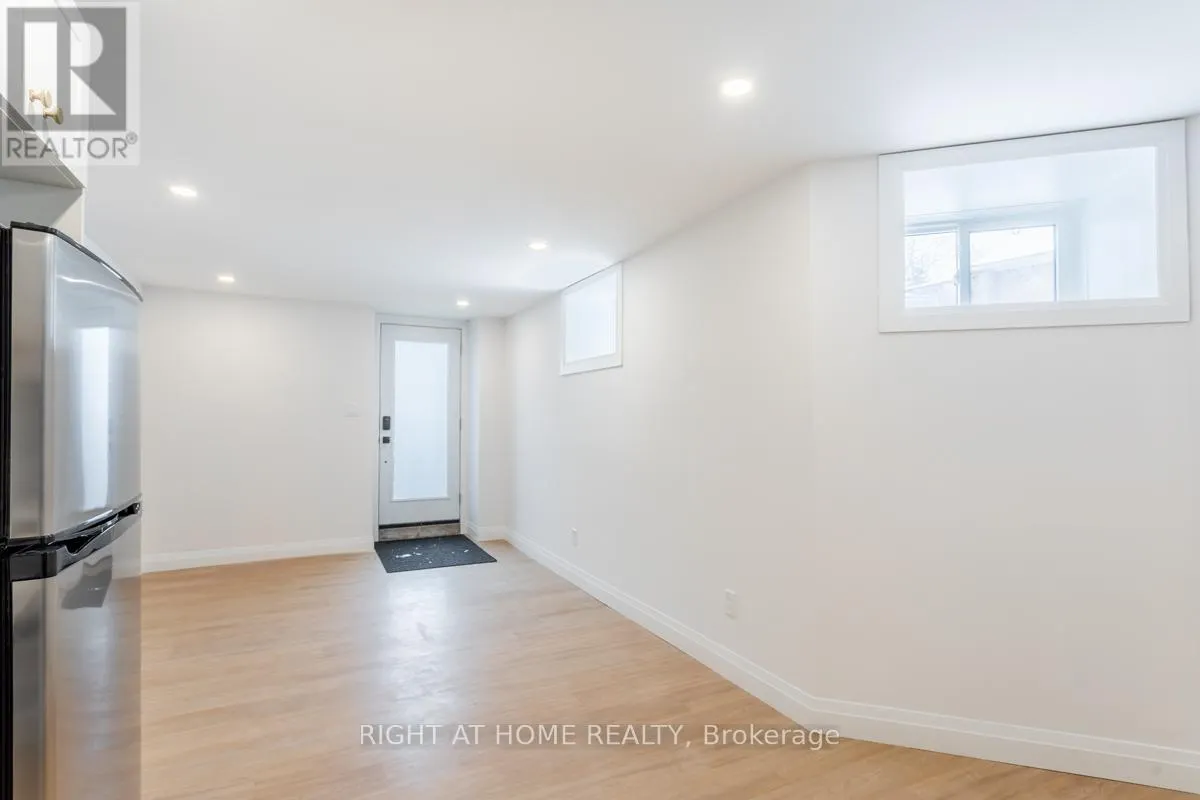 4 - 113 CATHARINE STREET N