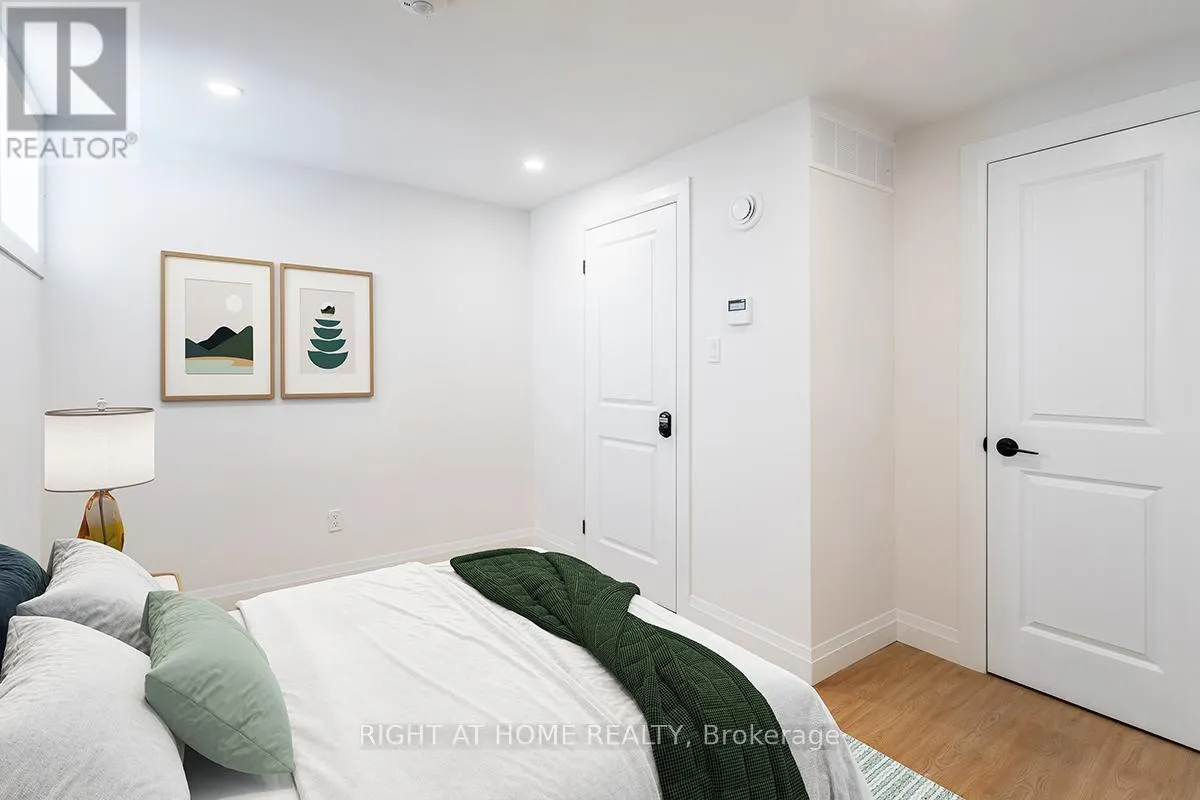 4 - 113 CATHARINE STREET N