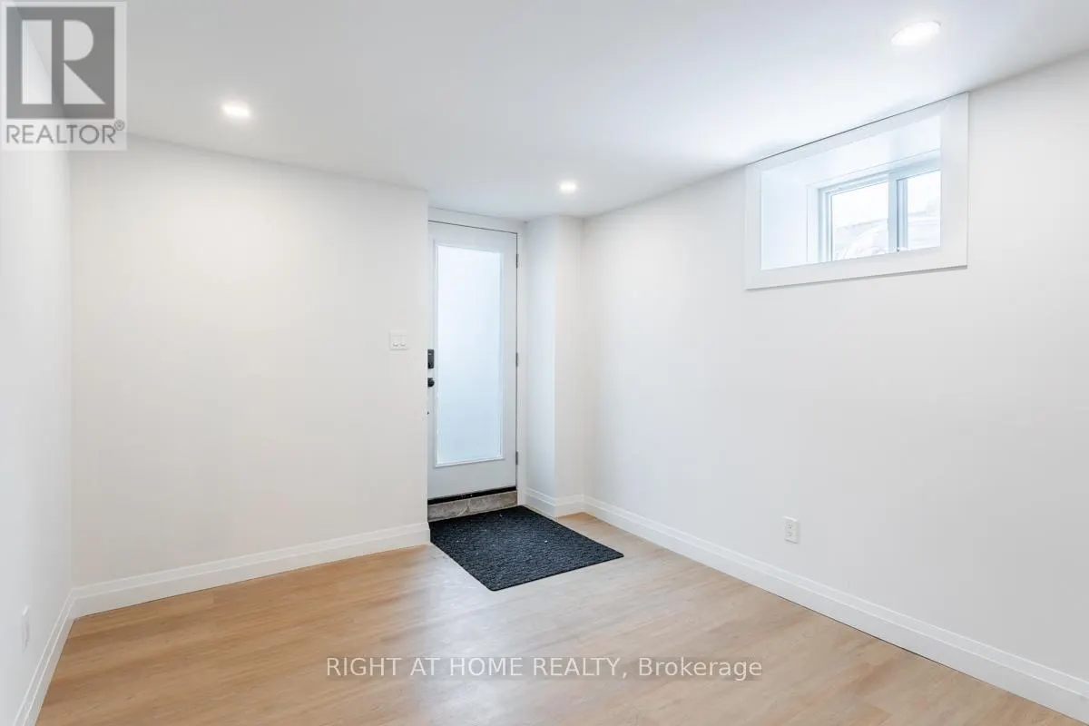 4 - 113 CATHARINE STREET N