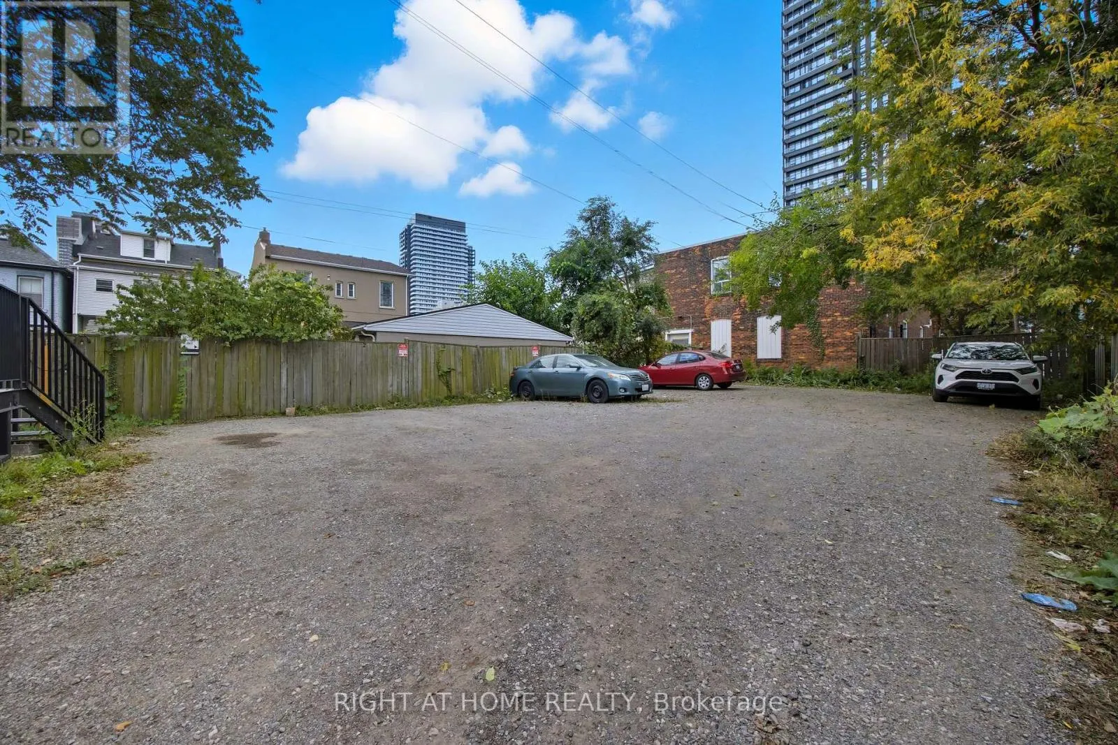 4 - 113 CATHARINE STREET N