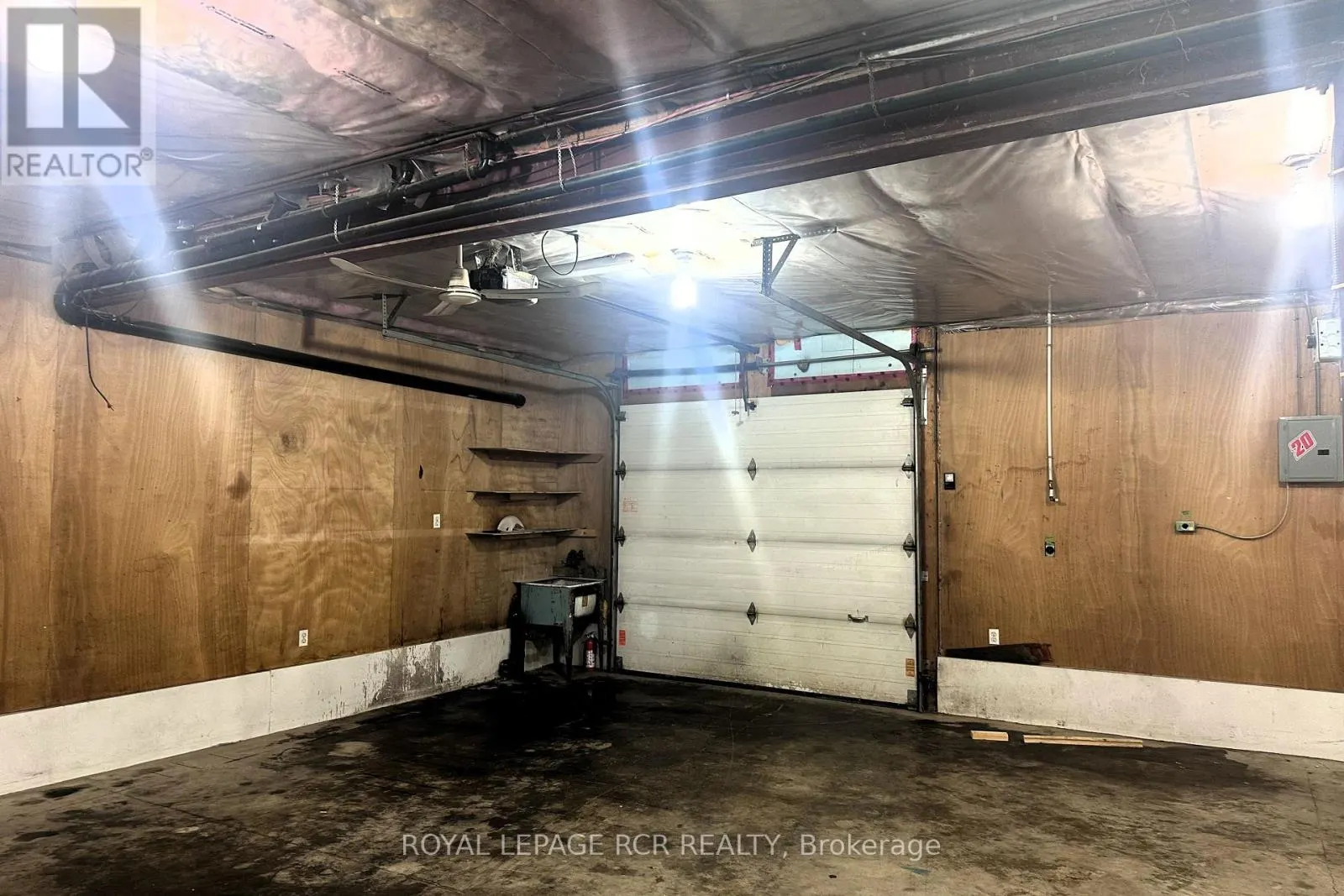 LOWER - 428 MAIN STREET W