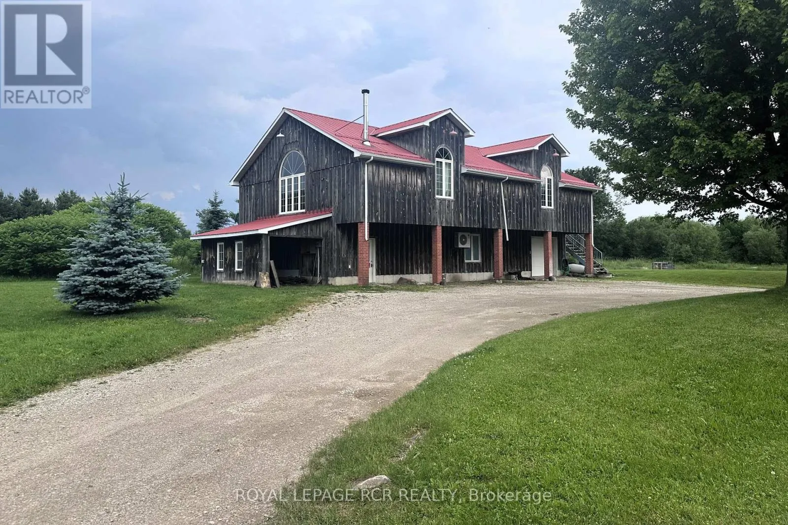 LOWER - 428 MAIN STREET W