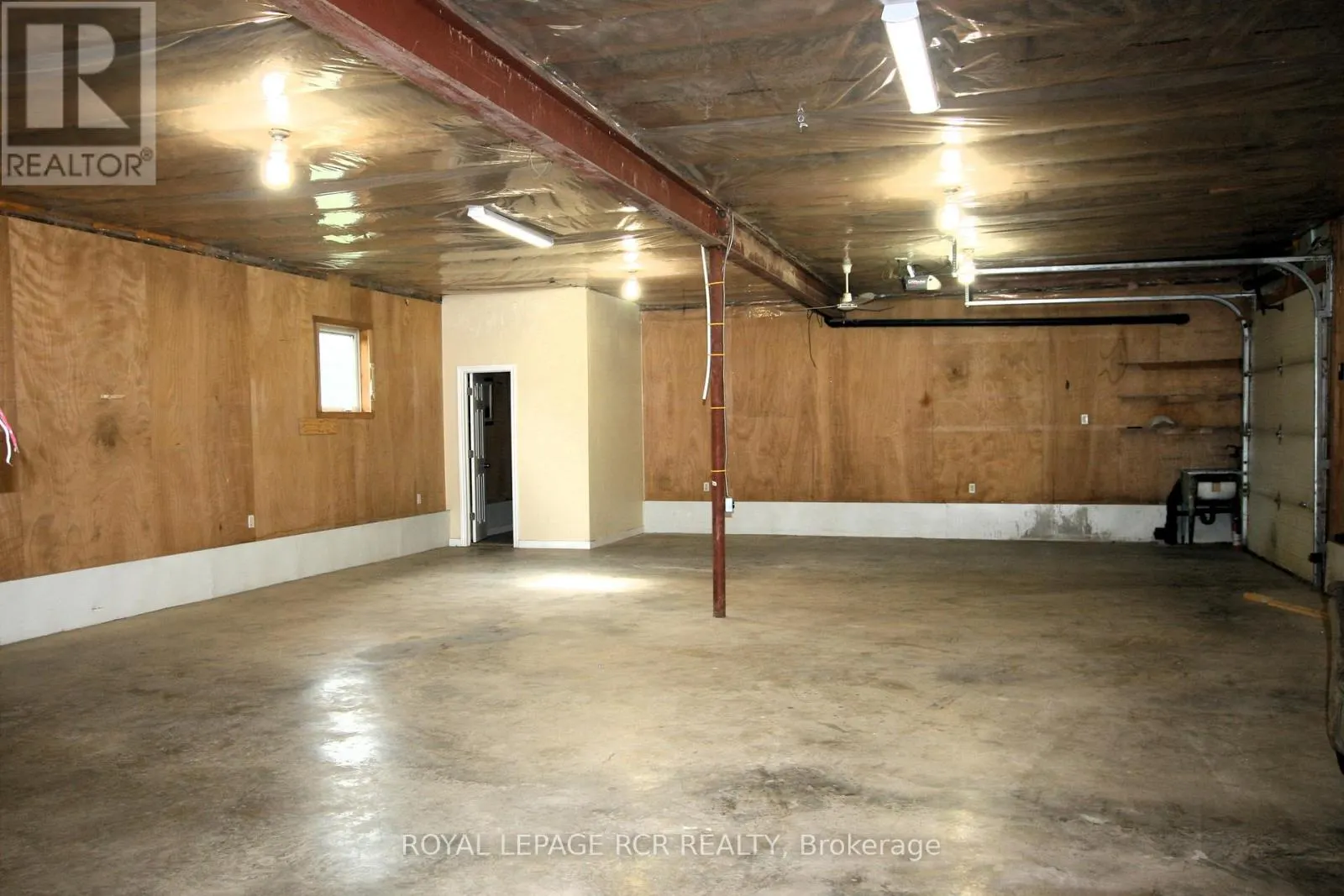 LOWER - 428 MAIN STREET W