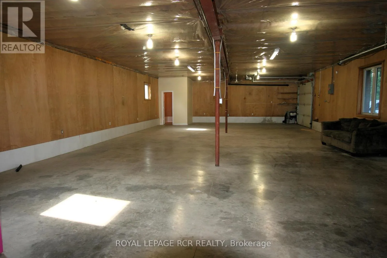 LOWER - 428 MAIN STREET W