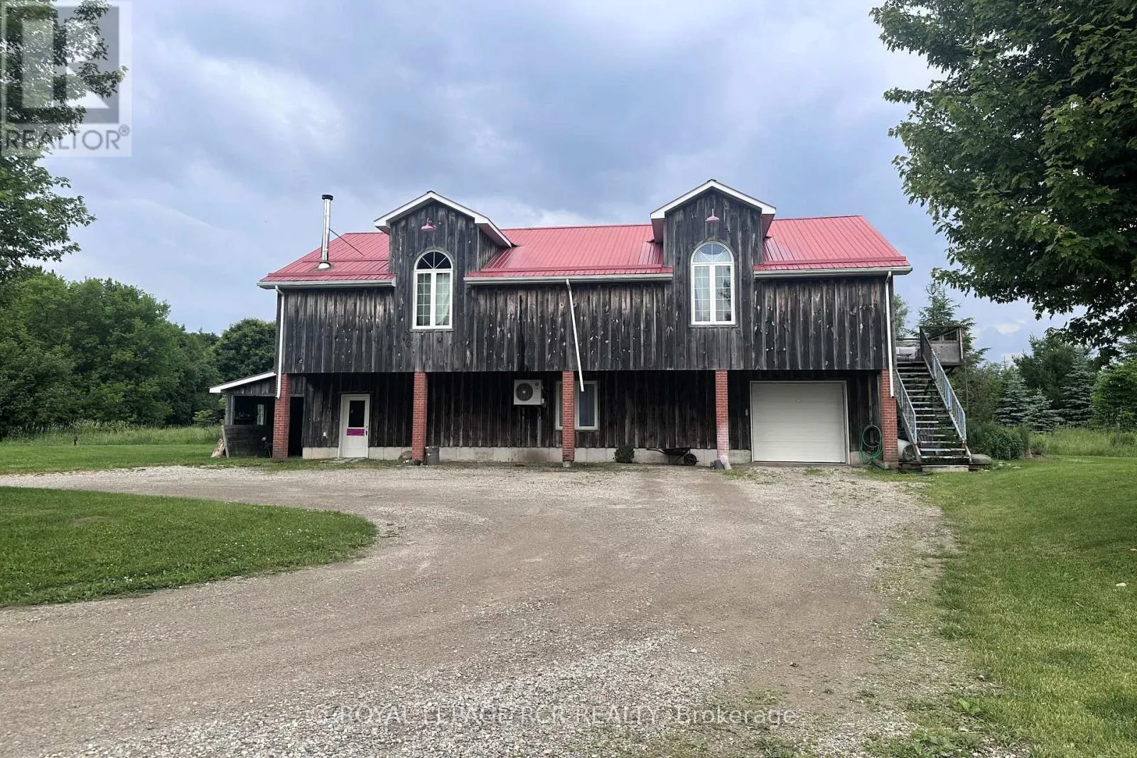 LOWER - 428 MAIN STREET W