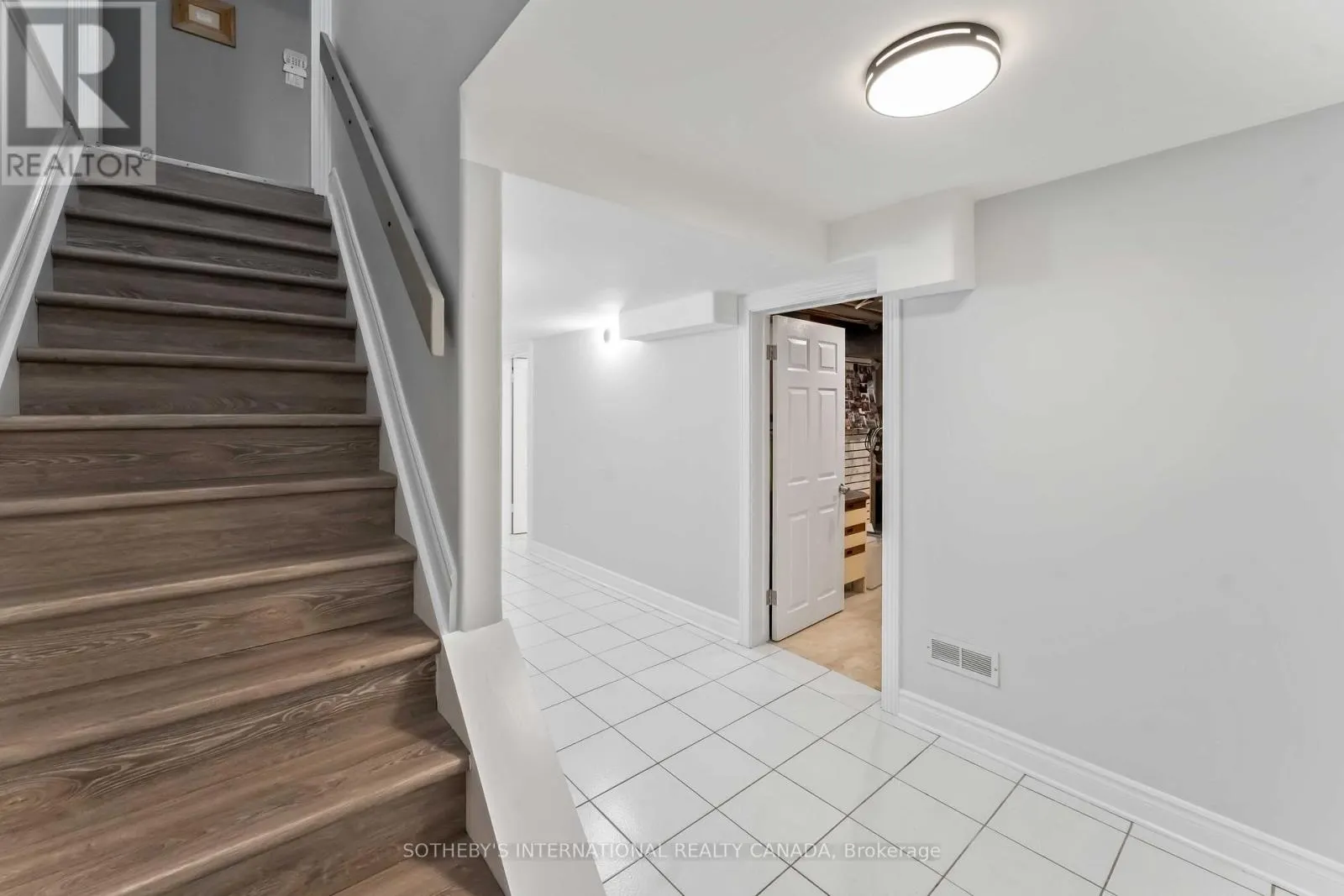 19 CAMPFIELD COURT