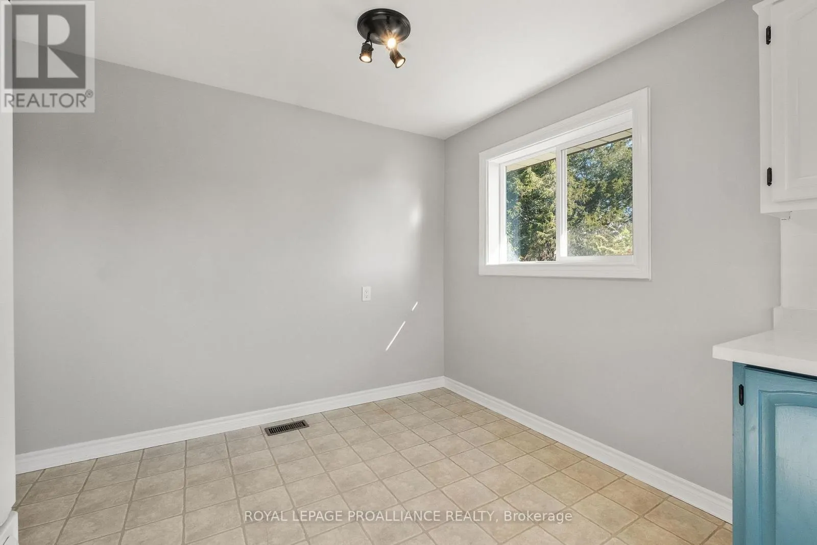 598 HAYDEN CRESCENT