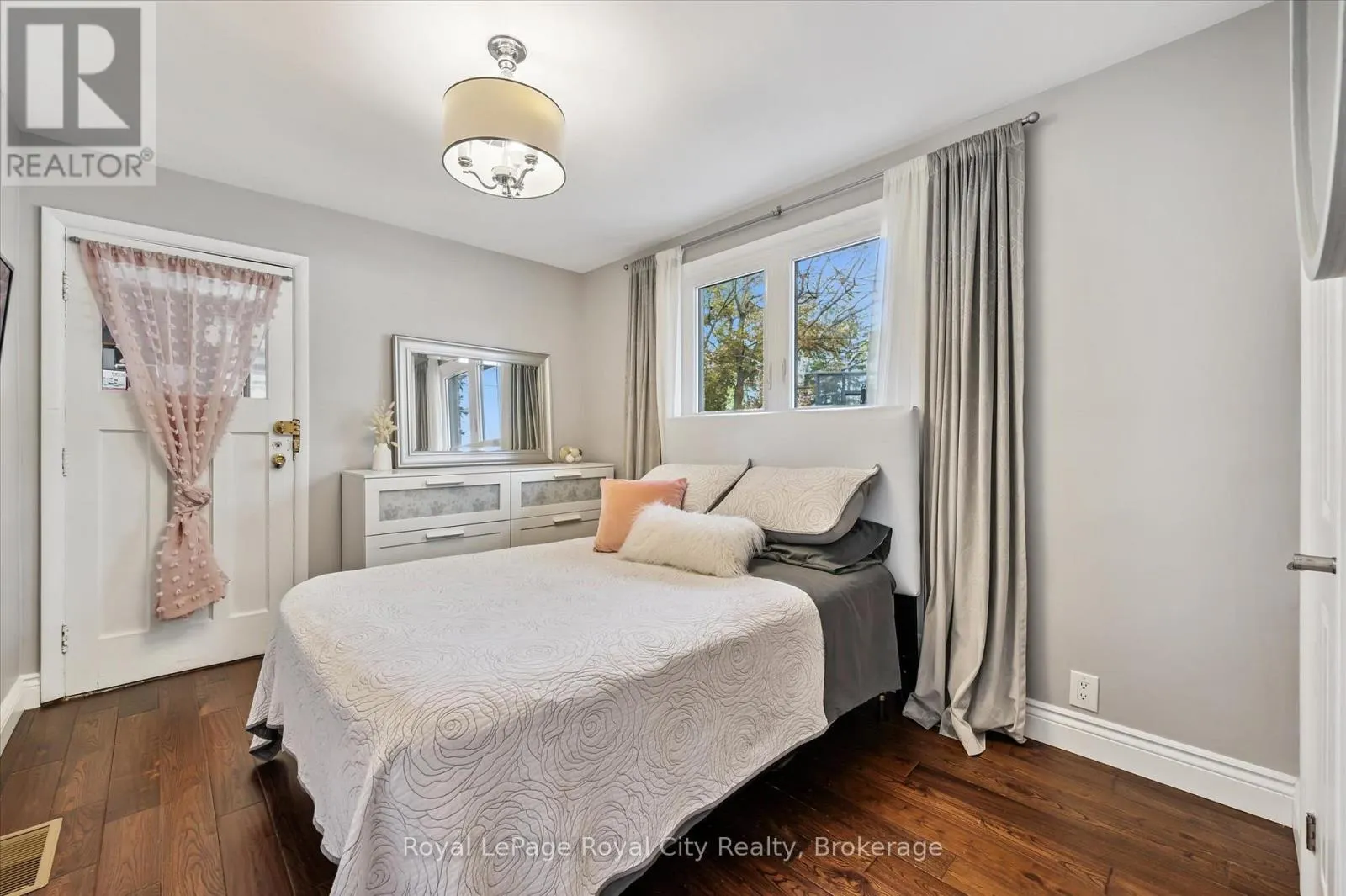 20 HIGHVIEW PLACE