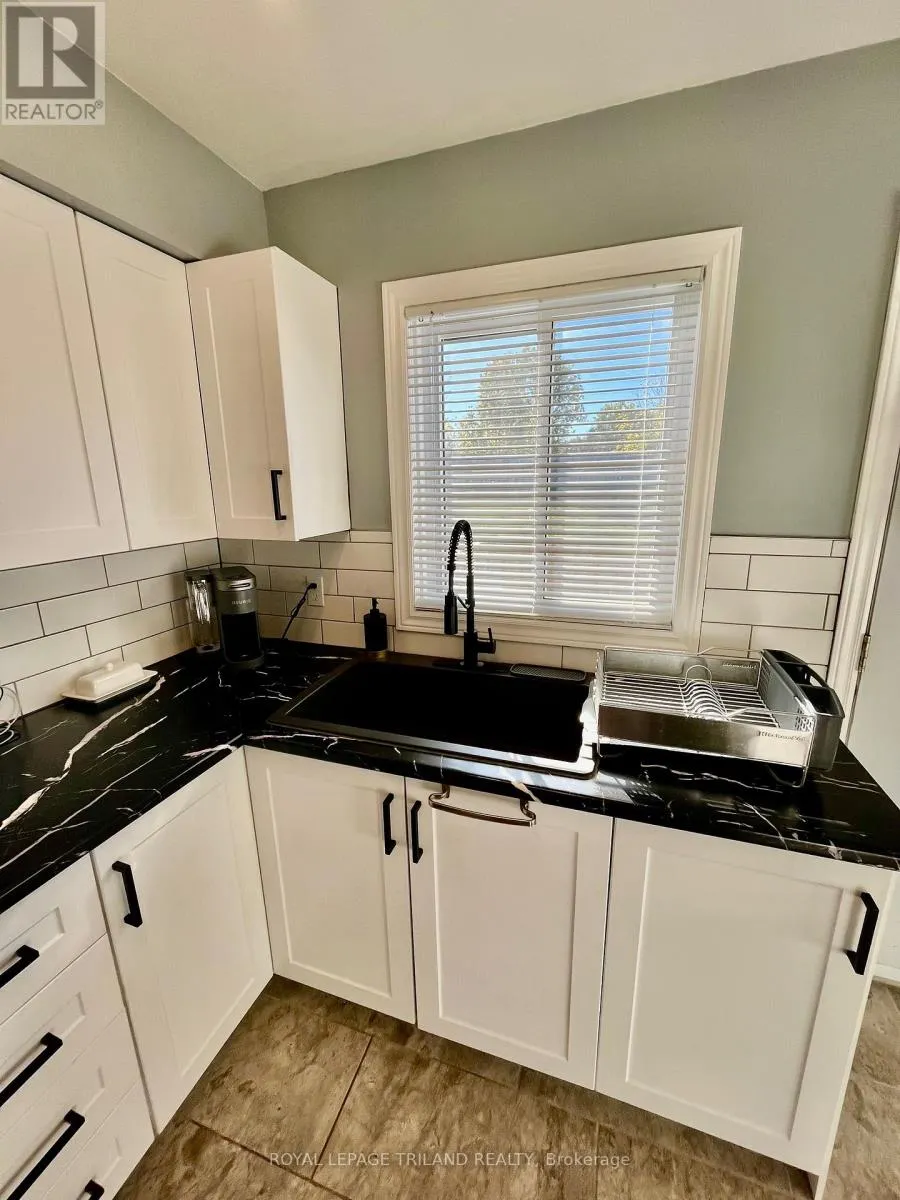 9 - 577 THIRD STREET, #9