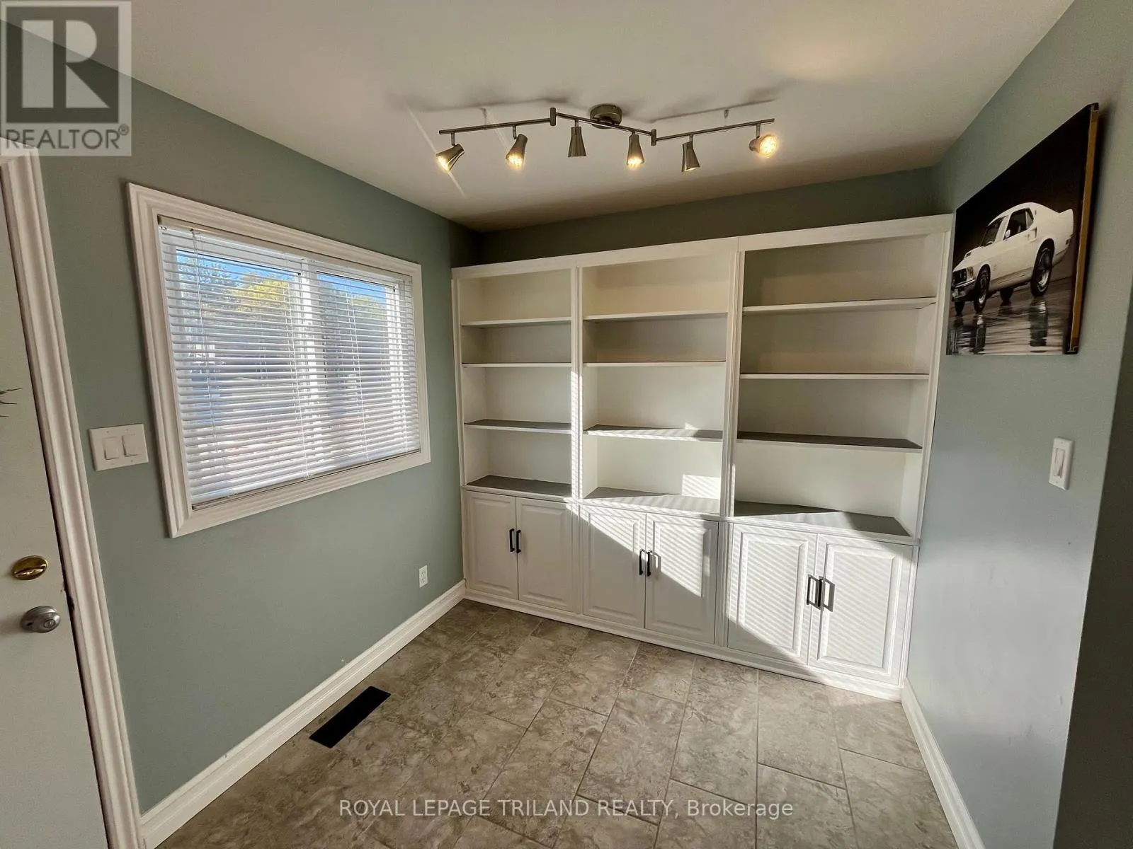 9 - 577 THIRD STREET, #9