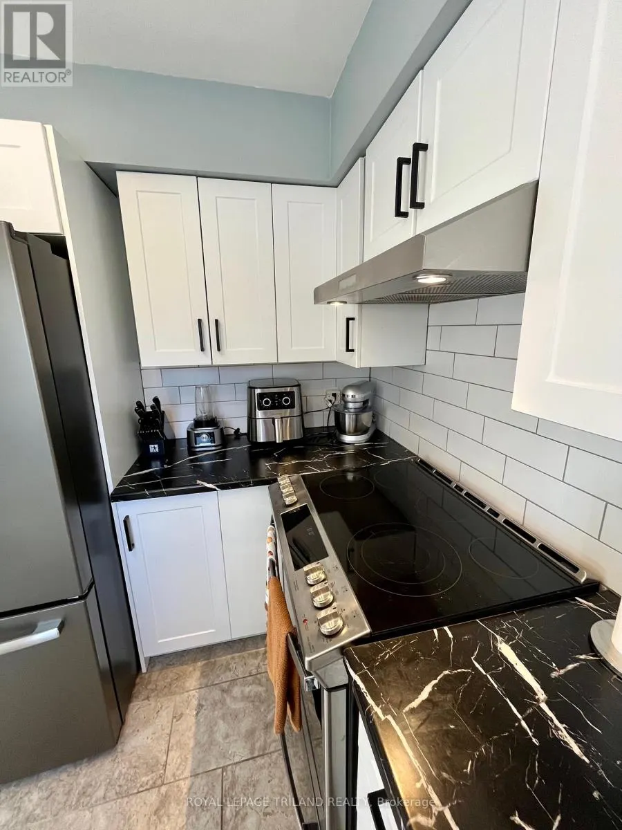 9 - 577 THIRD STREET, #9