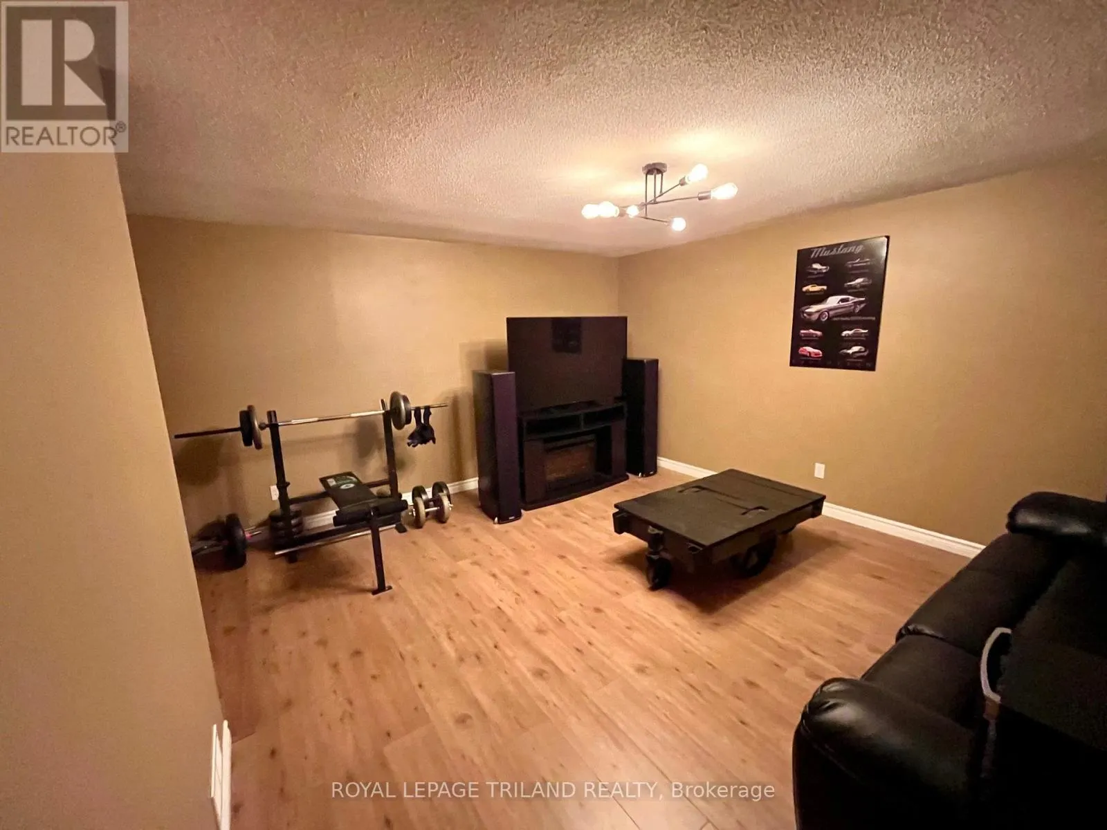 9 - 577 THIRD STREET, #9