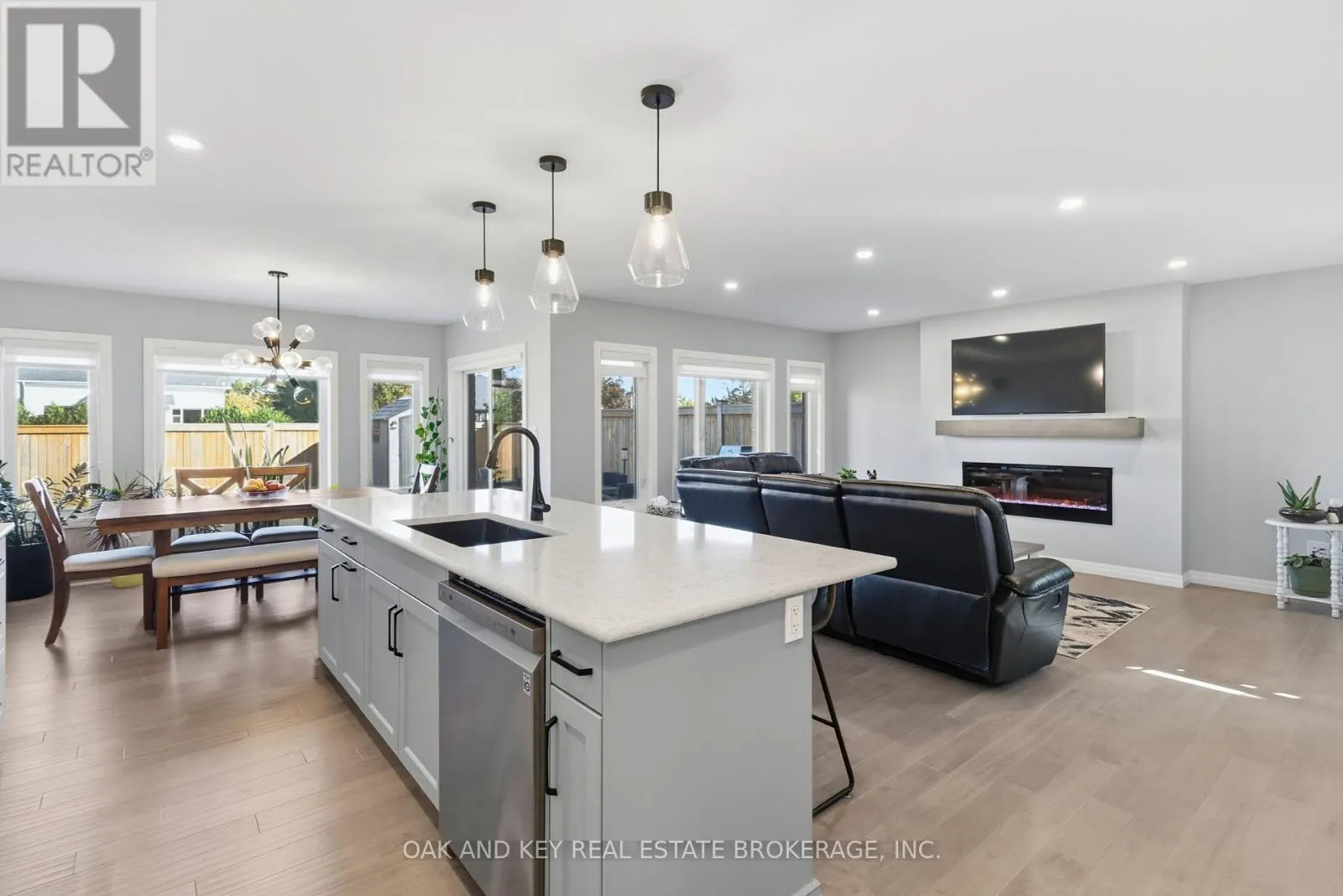 30 HARLEQUIN COURT