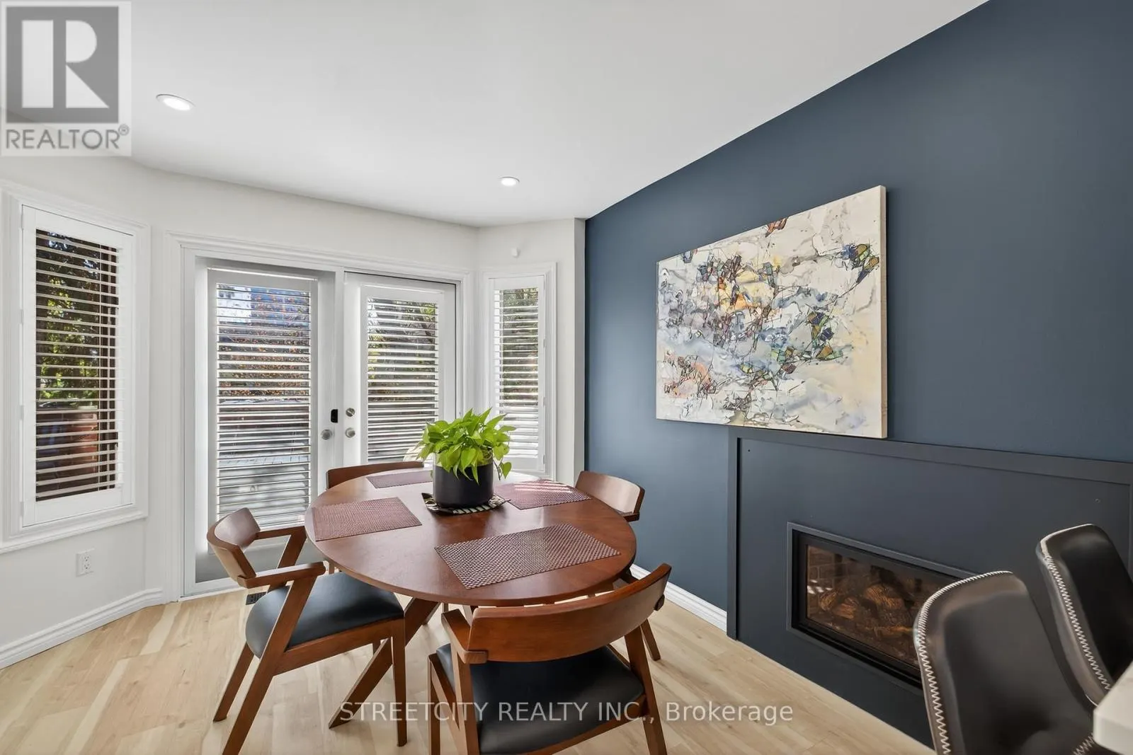 2-152 ALBERT STREET