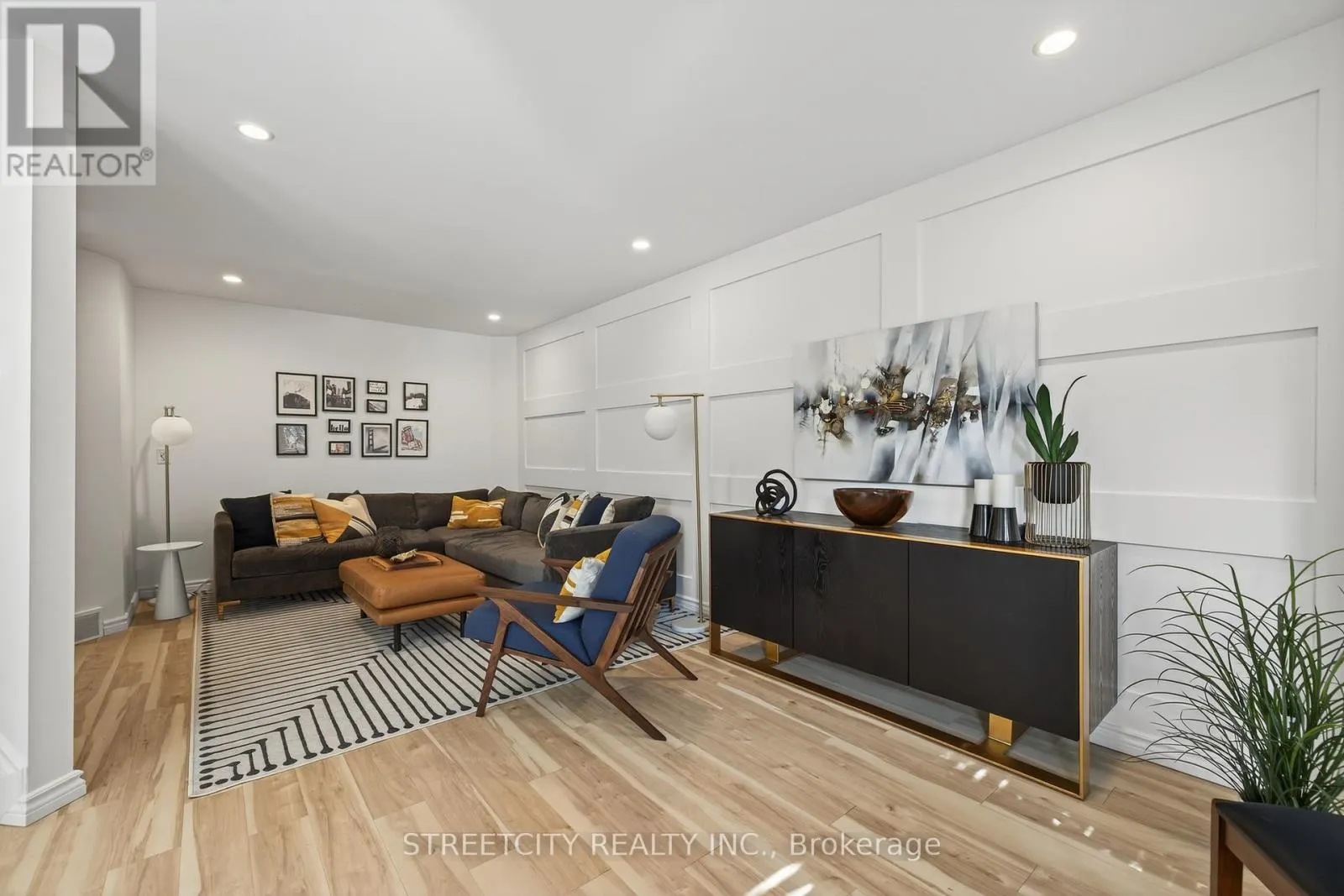 2-152 ALBERT STREET