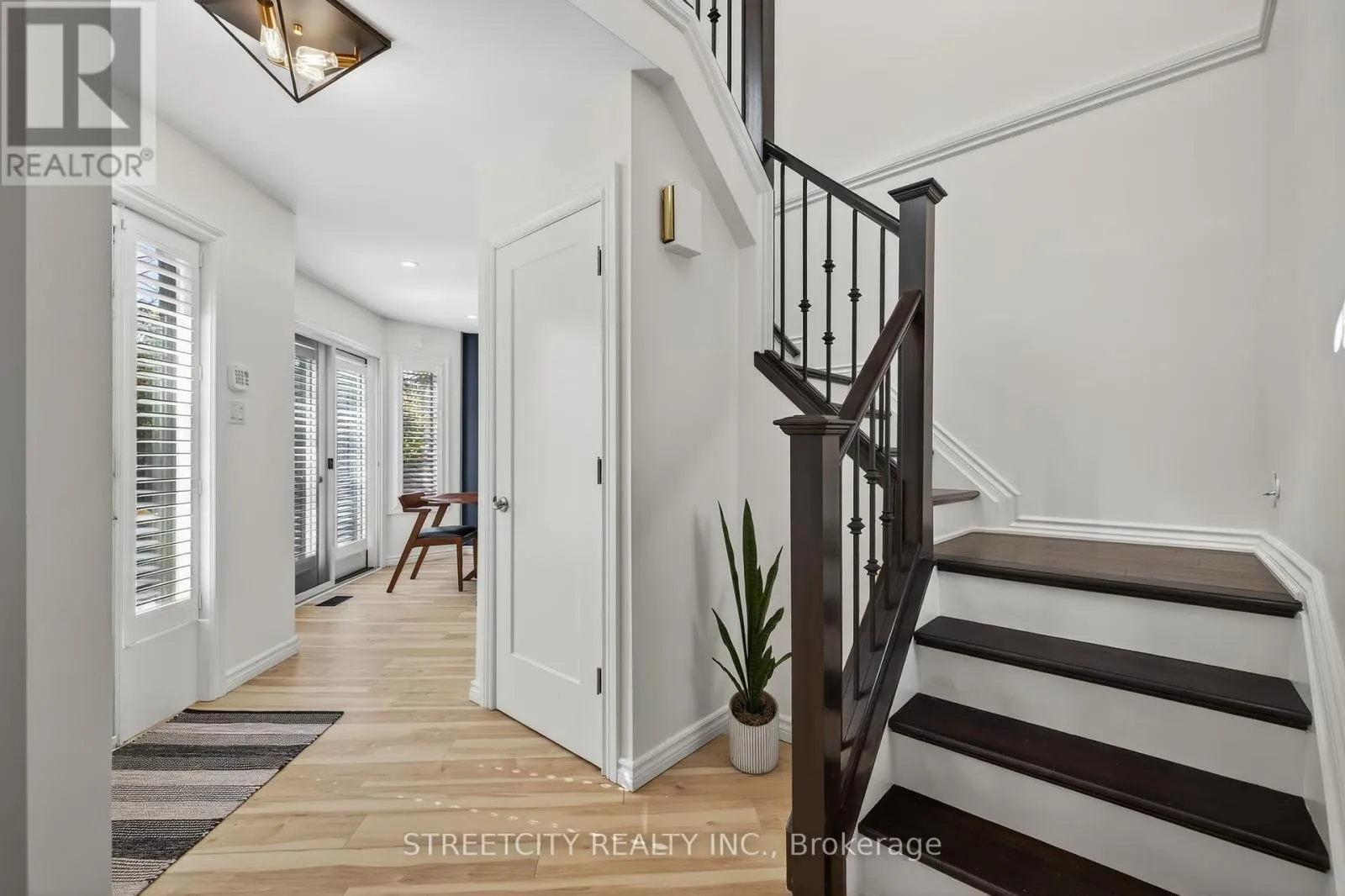 2-152 ALBERT STREET