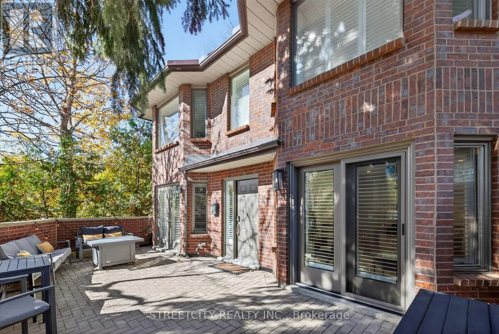 2-152 ALBERT STREET