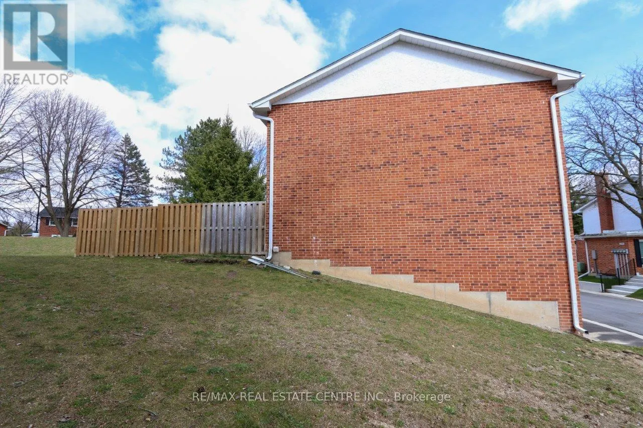 1 - 411 KEATS WAY, #1