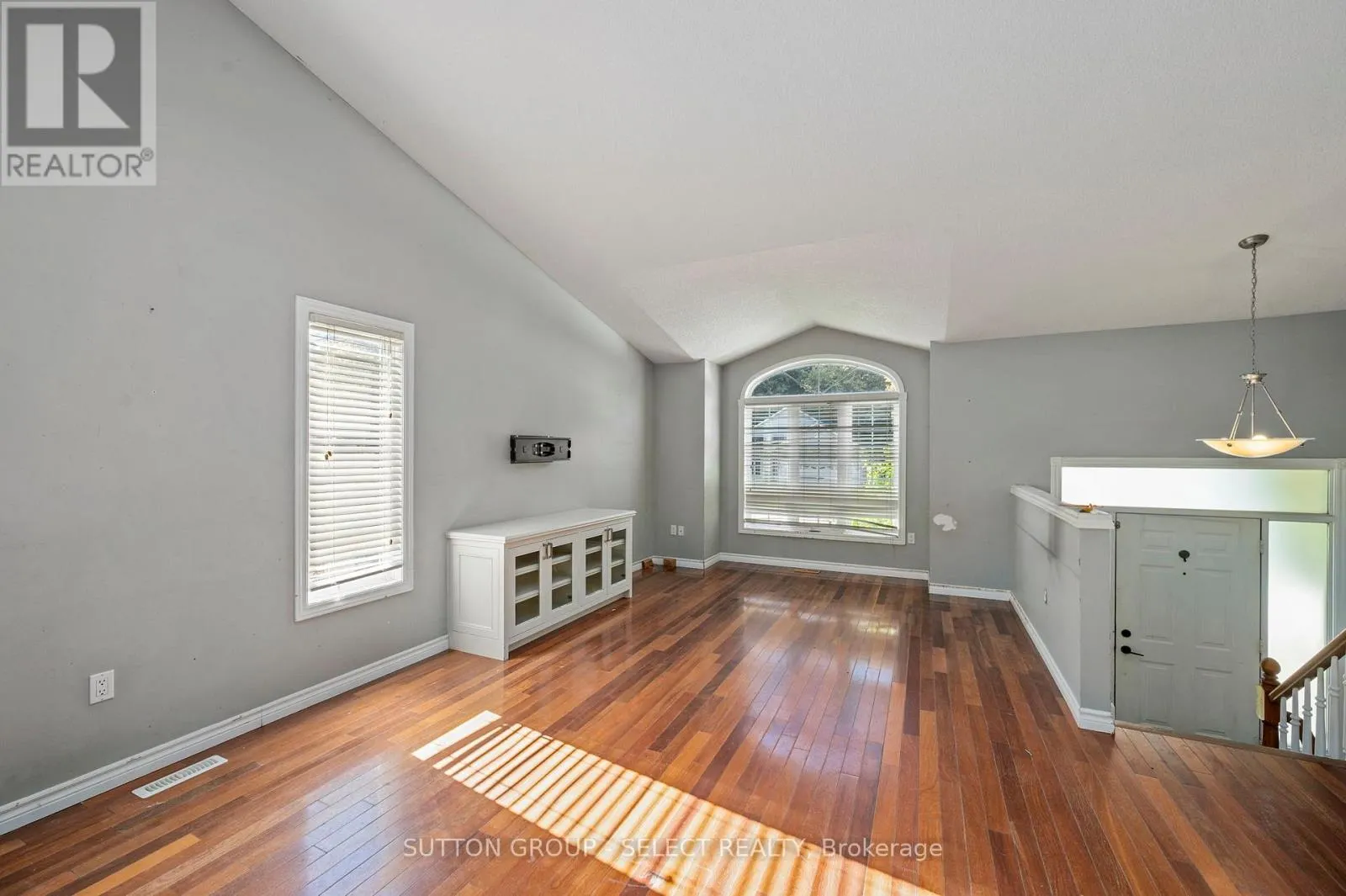 115 BRIDLE PATH
