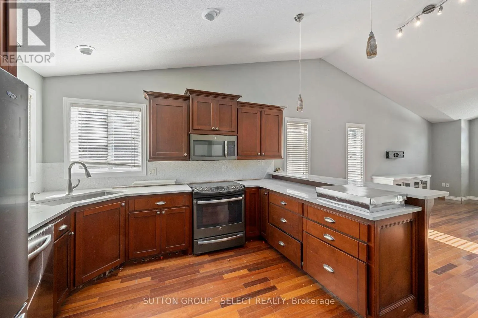 115 BRIDLE PATH