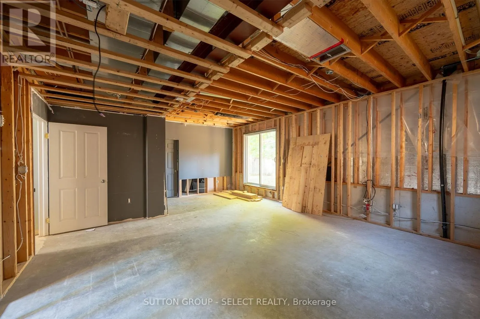 115 BRIDLE PATH