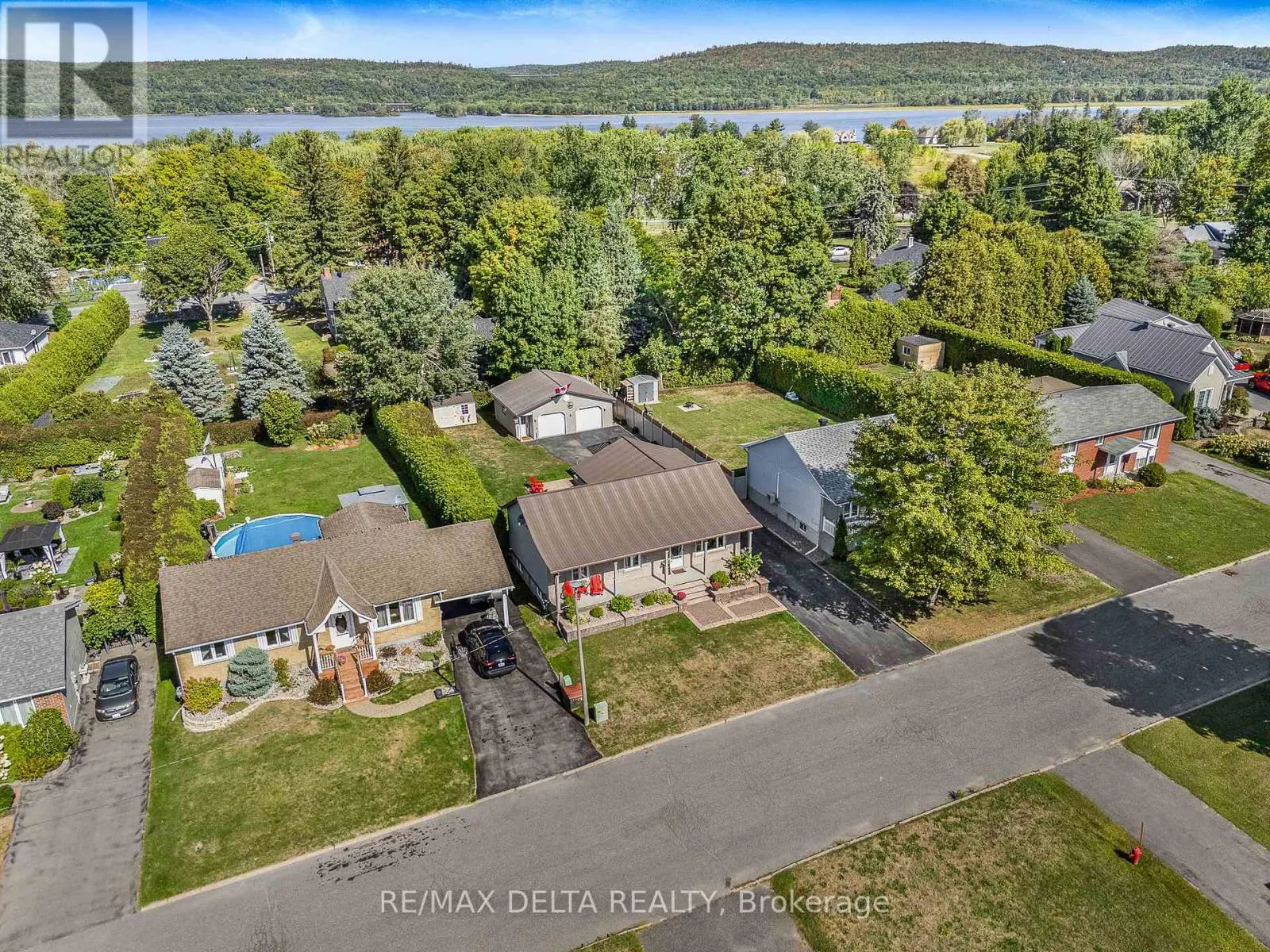 65 BERNARD CRESCENT
