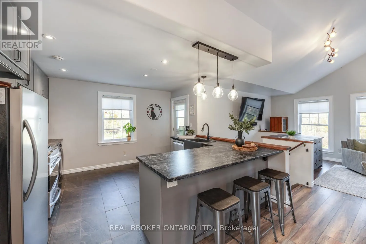 201 RICHARDSON ROAD