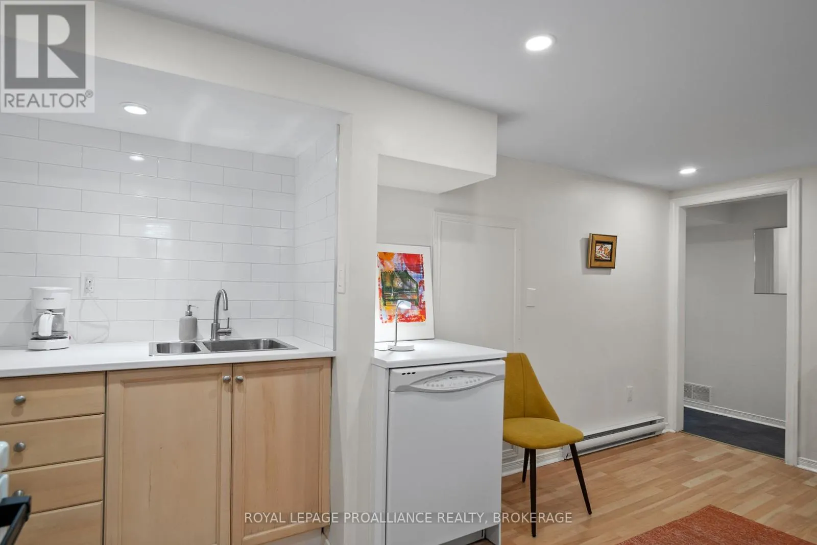8 GRAHAM AVENUE