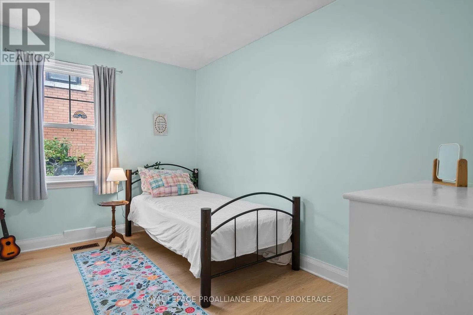 8 GRAHAM AVENUE